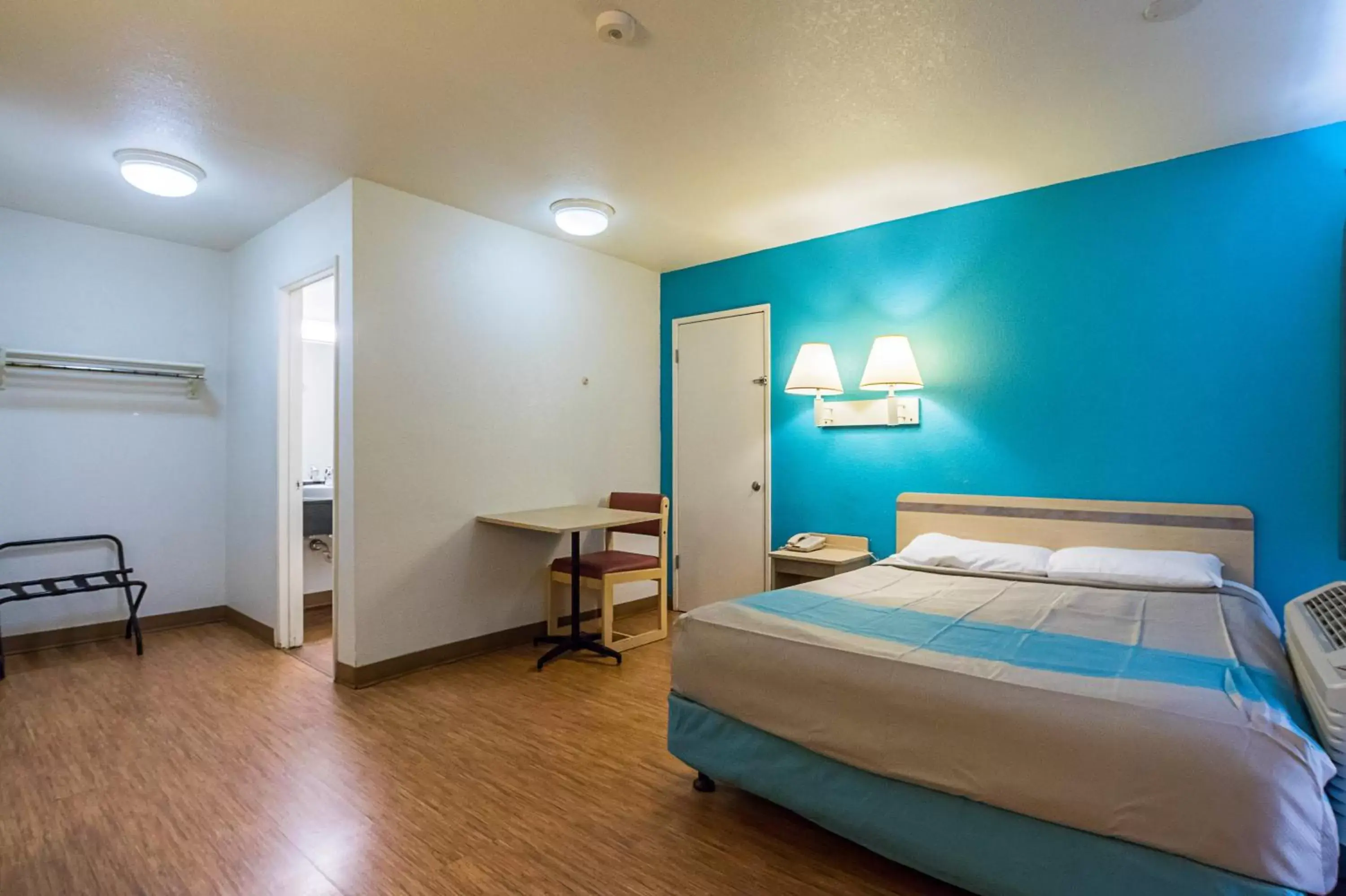 Bedroom, Bed in Motel 6-Rochester, MN Bedroom, Bed in Motel 6-Rochester, MN