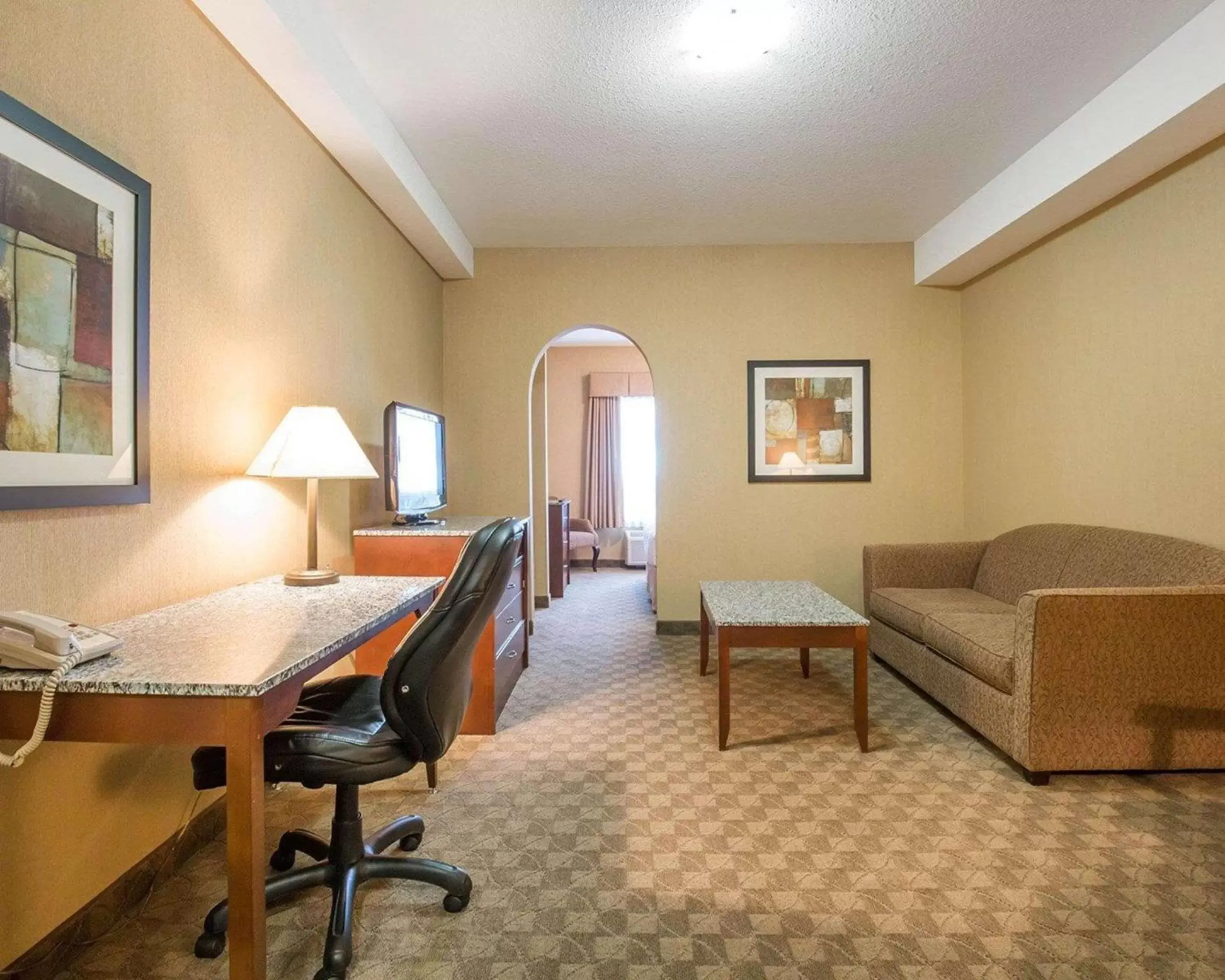 Photo of the whole room, Seating Area in Comfort Inn & Suites Airdrie