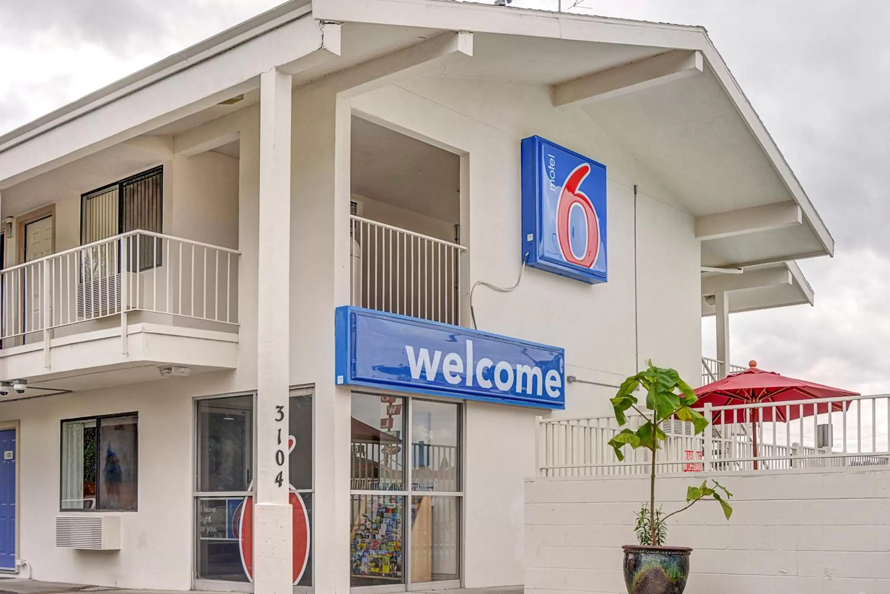 Decorative detail, Property Building in Motel 6-Portland, OR - Central