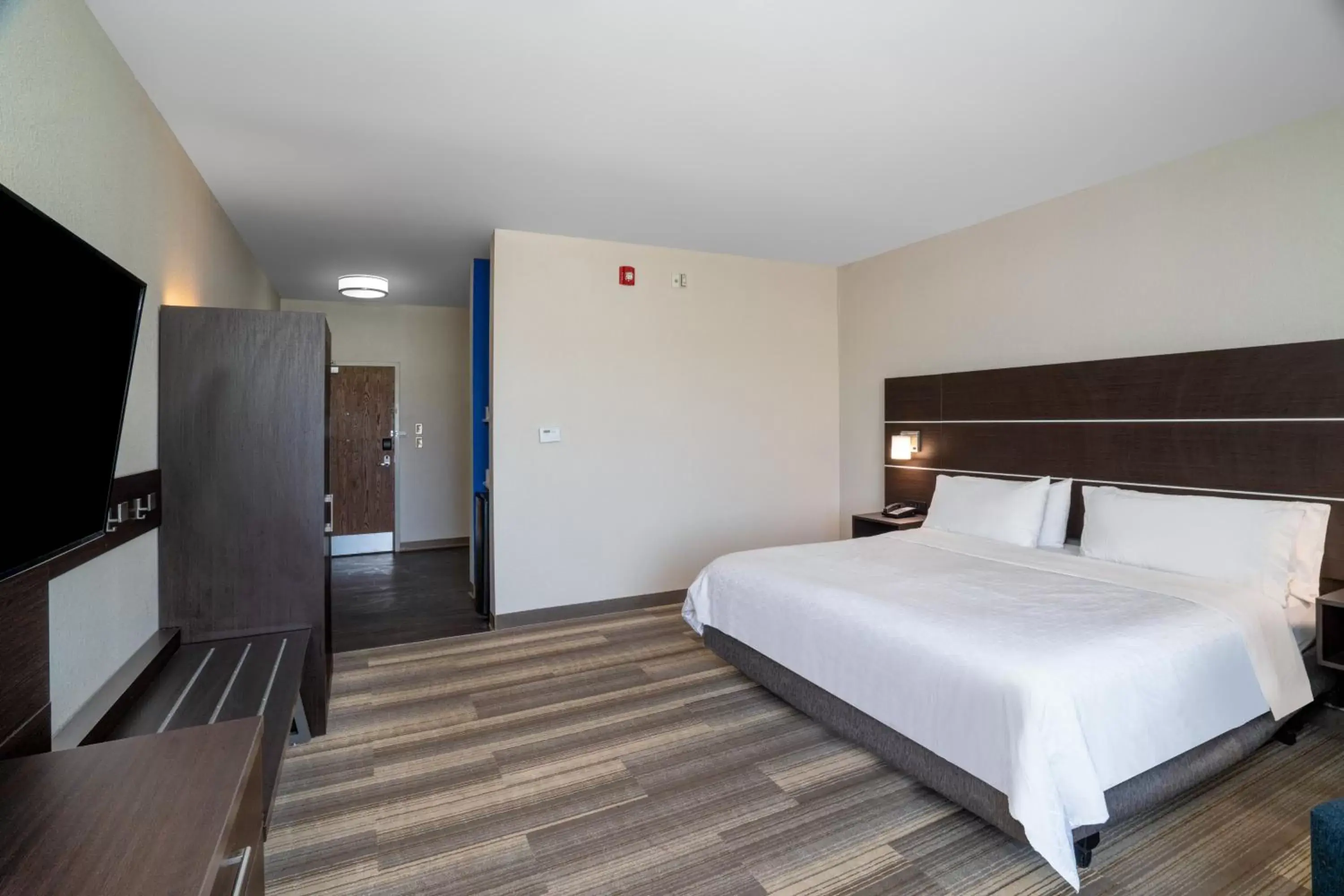 Photo of the whole room, Bed in Holiday Inn Express Hotel Winona North, an IHG Hotel