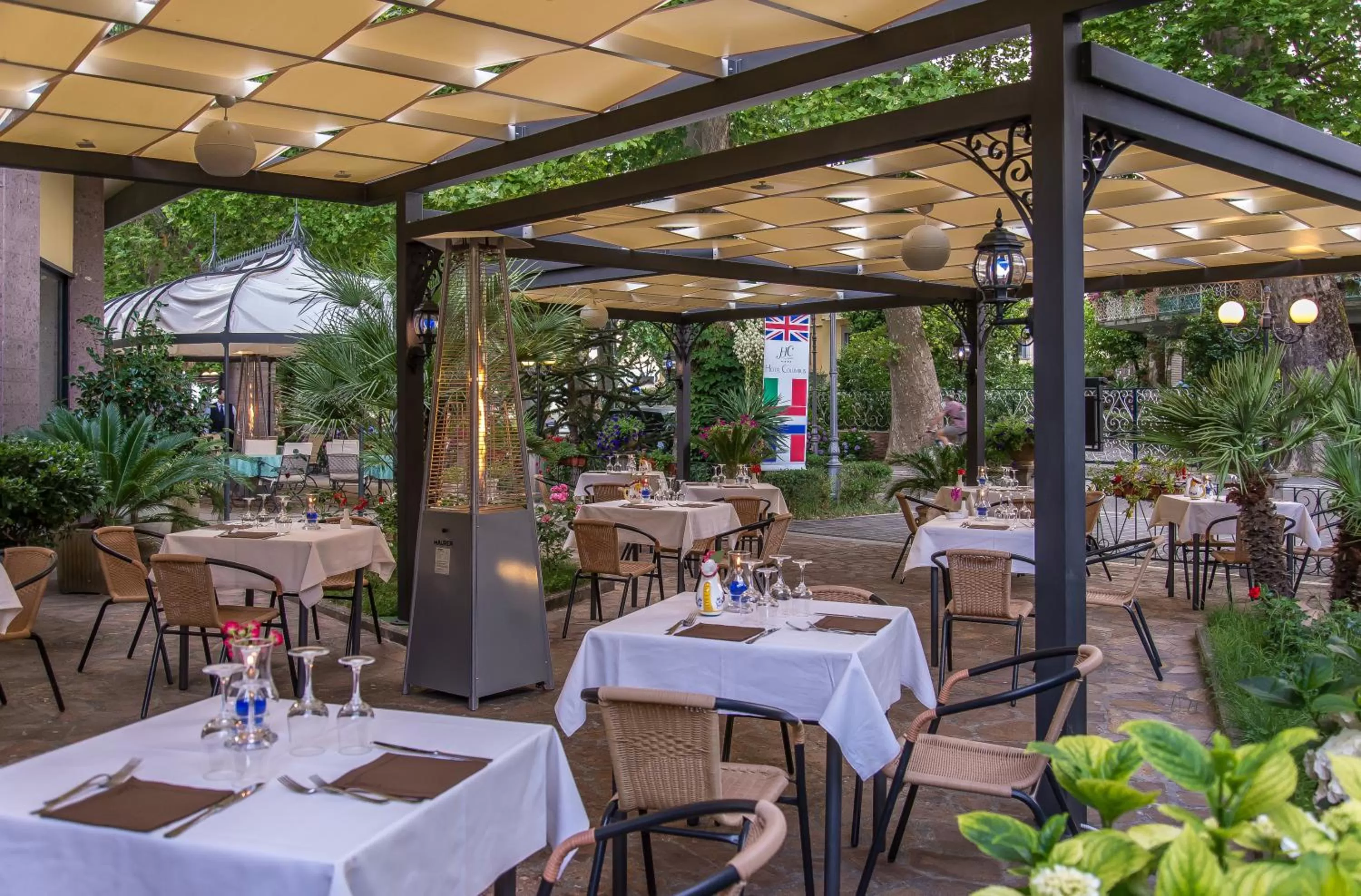 Restaurant/places to eat in Hotel Columbus sul Lago