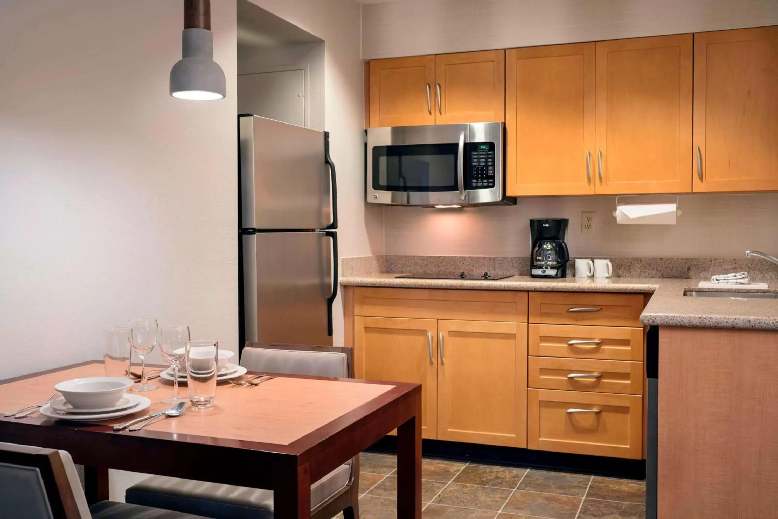 Kitchen or kitchenette, Kitchen/Kitchenette in Sonesta ES Suites Scottsdale Paradise Valley