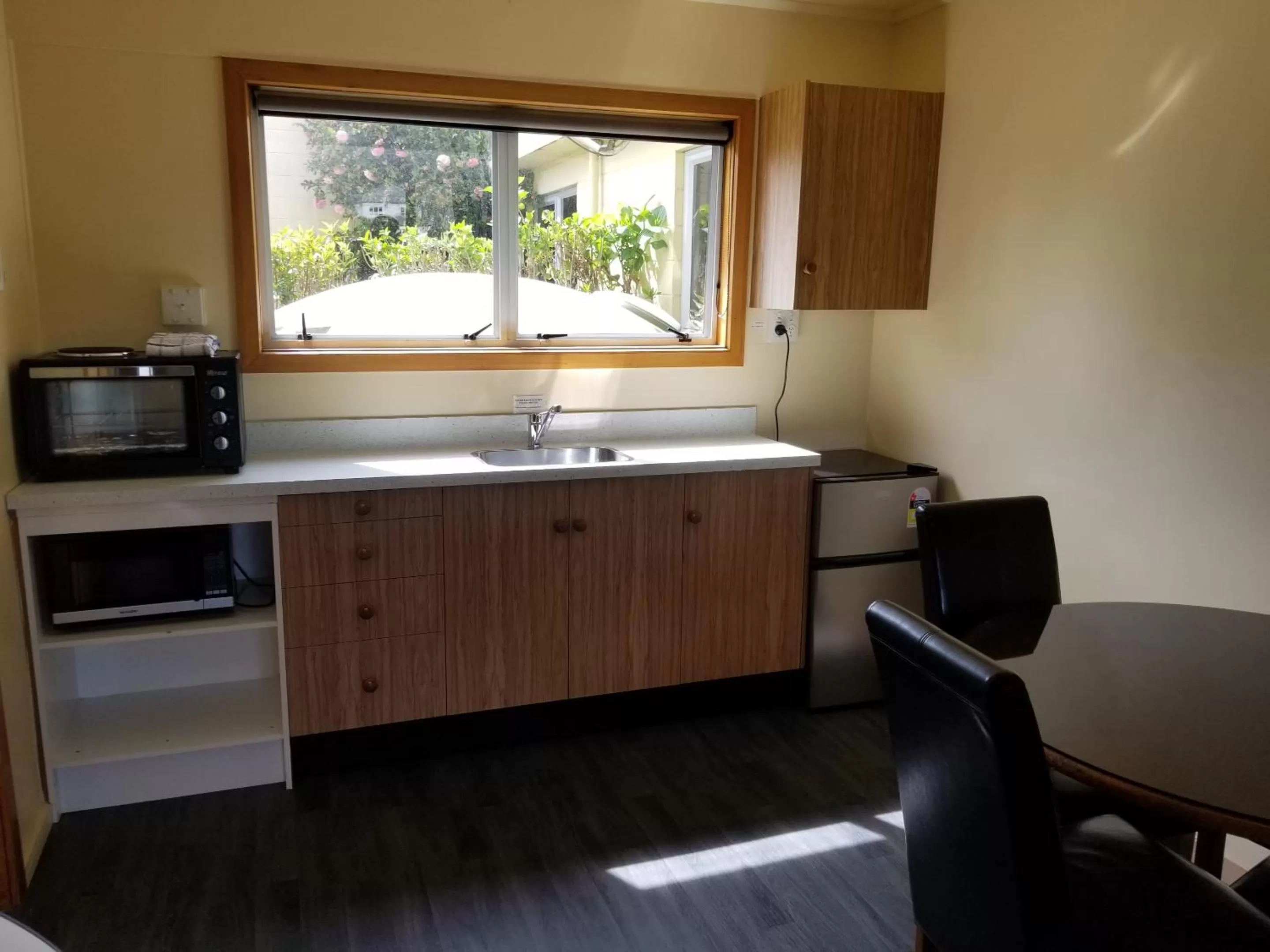 Kitchen or kitchenette in Alpine View Motel