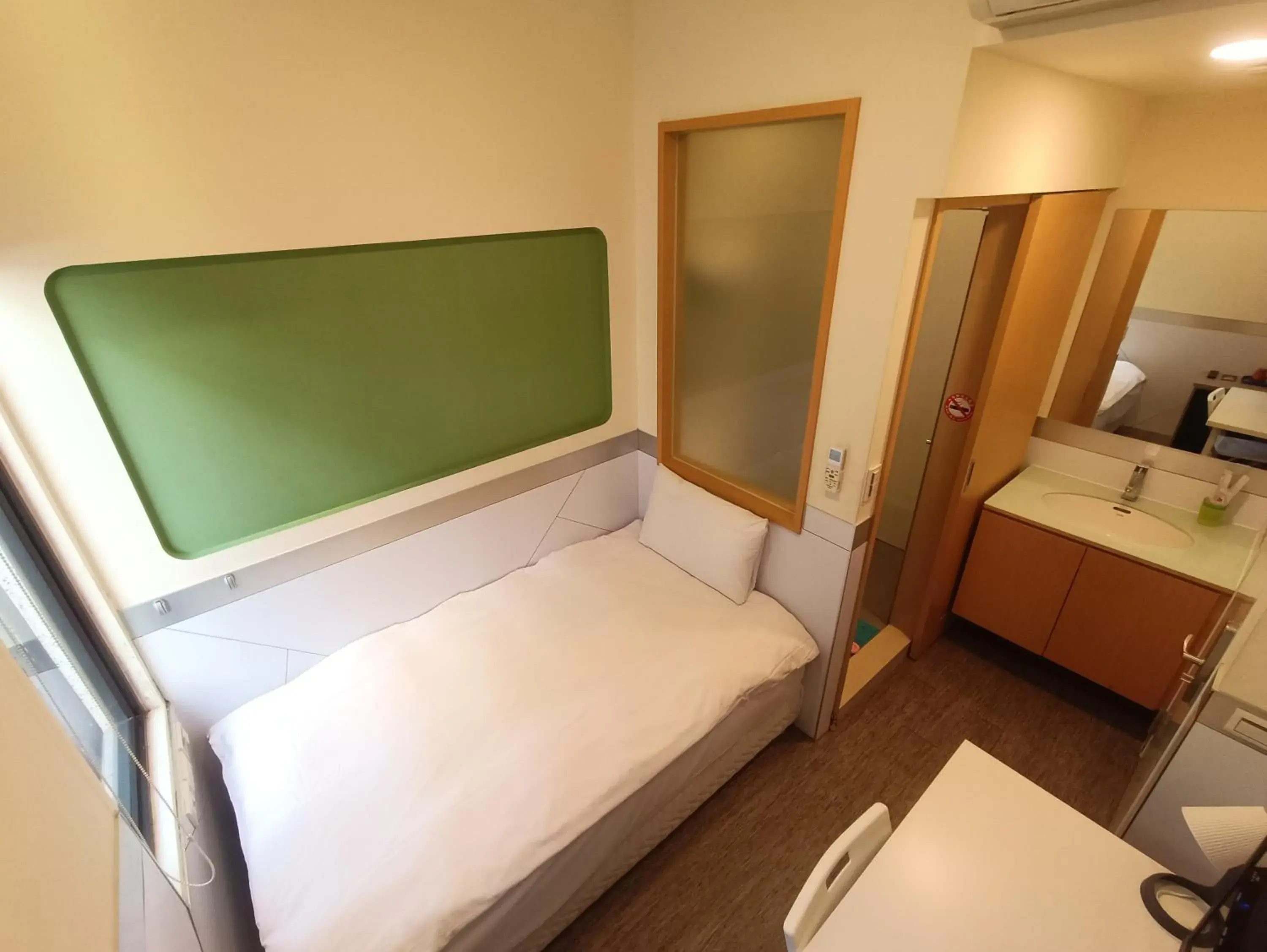 Bed, TV/Entertainment Center in Colormix Hotel and Hostel