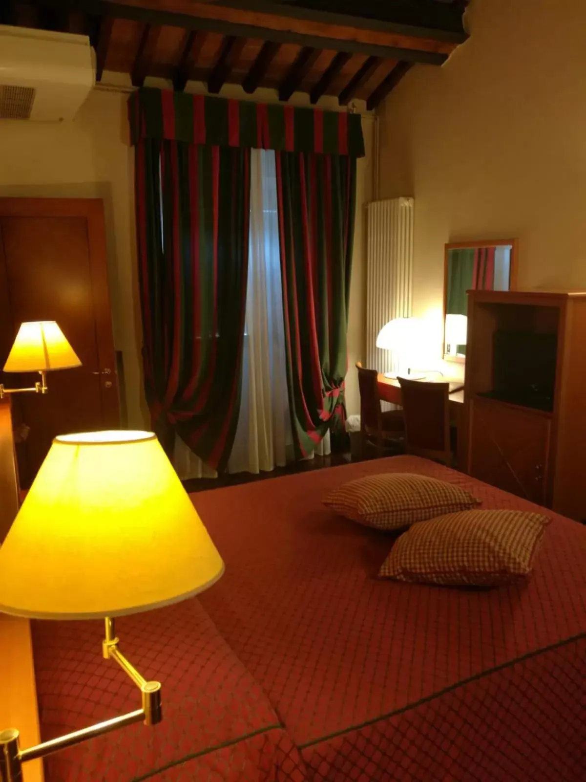 Photo of the whole room, Bed in Hotel La Luna