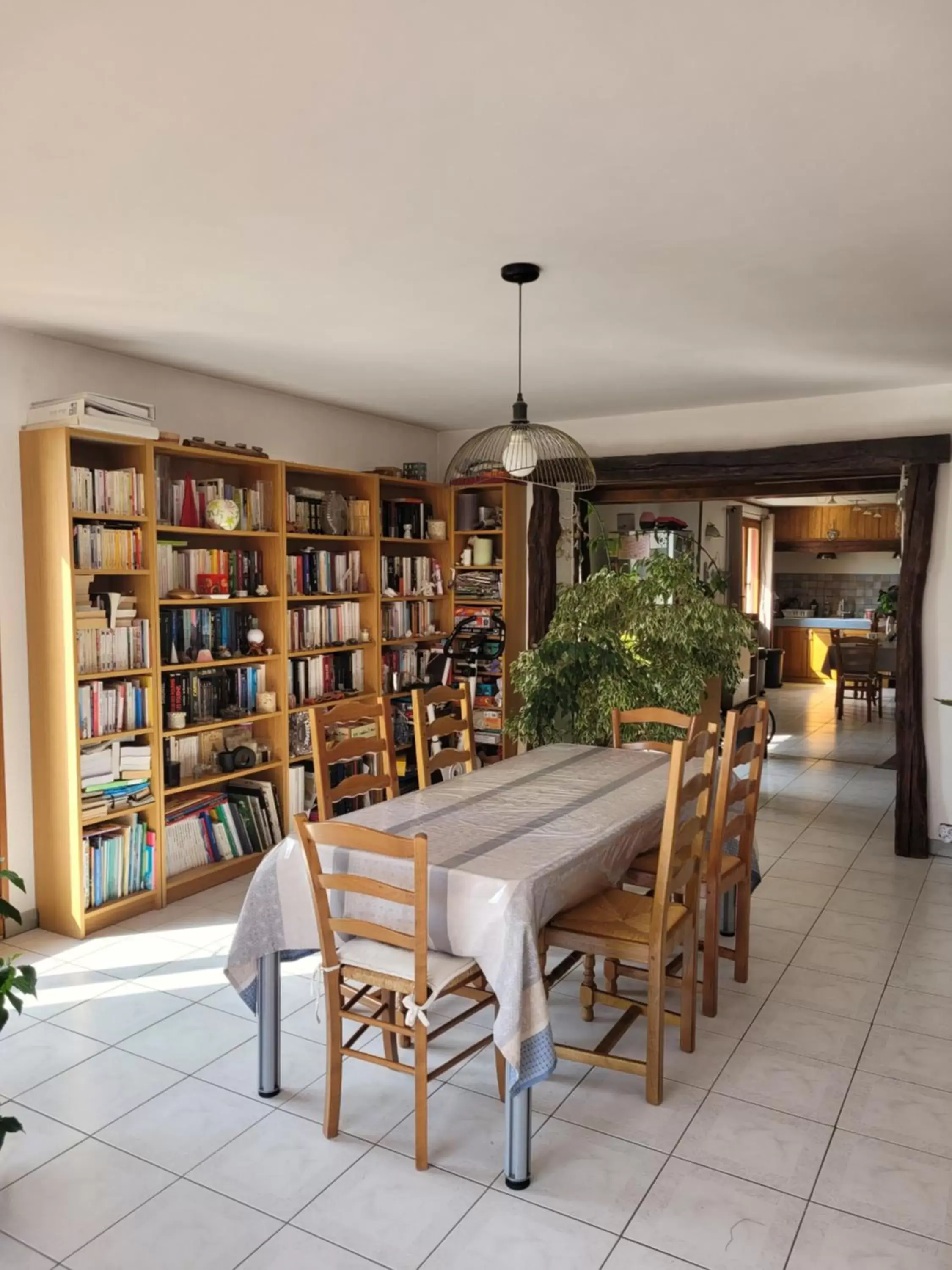 Communal lounge/ TV room in Maison au calme