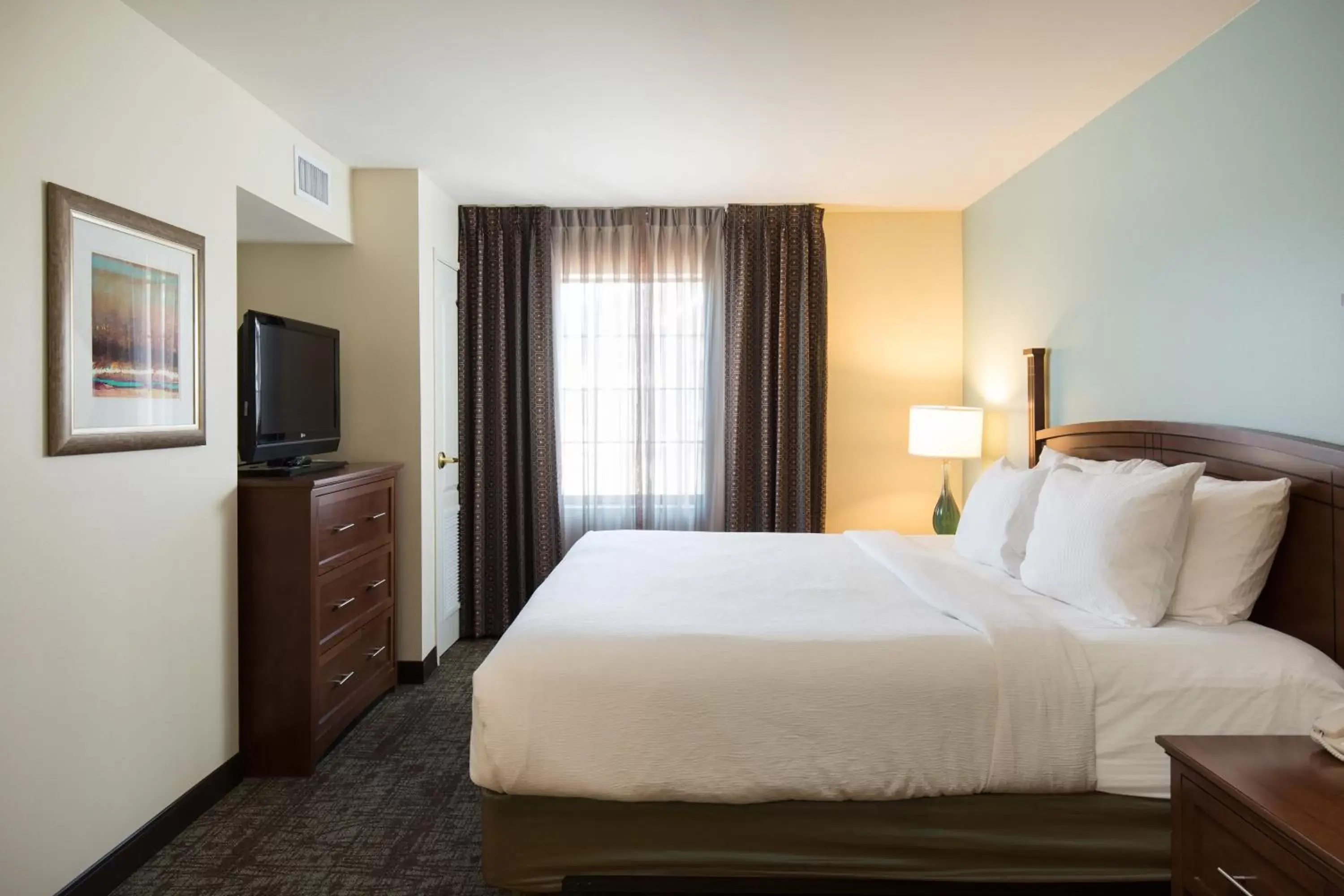 Photo of the whole room, Bed in Staybridge Suites - Columbus Polaris, an IHG Hotel