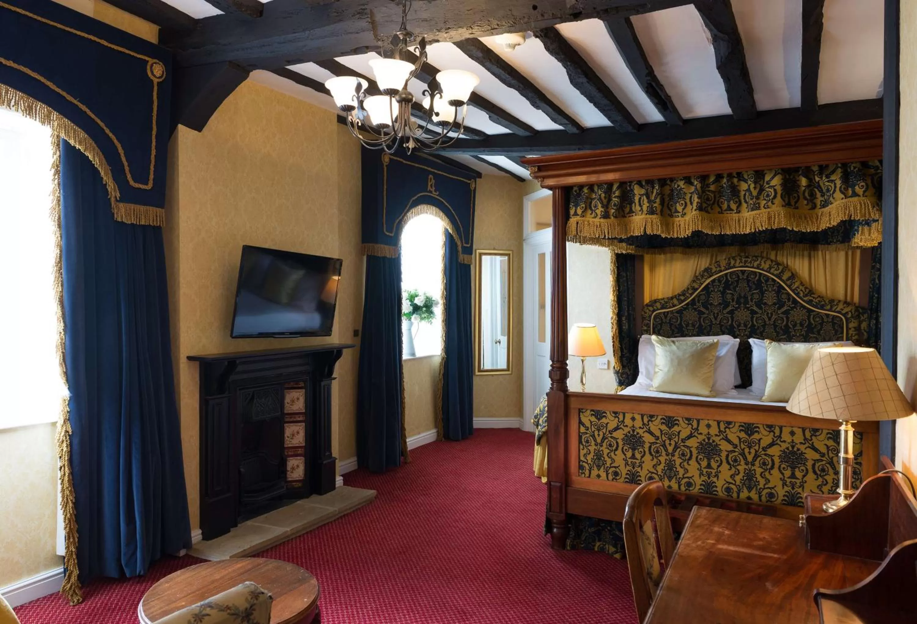 Photo of the whole room in Best Western Red Lion Hotel