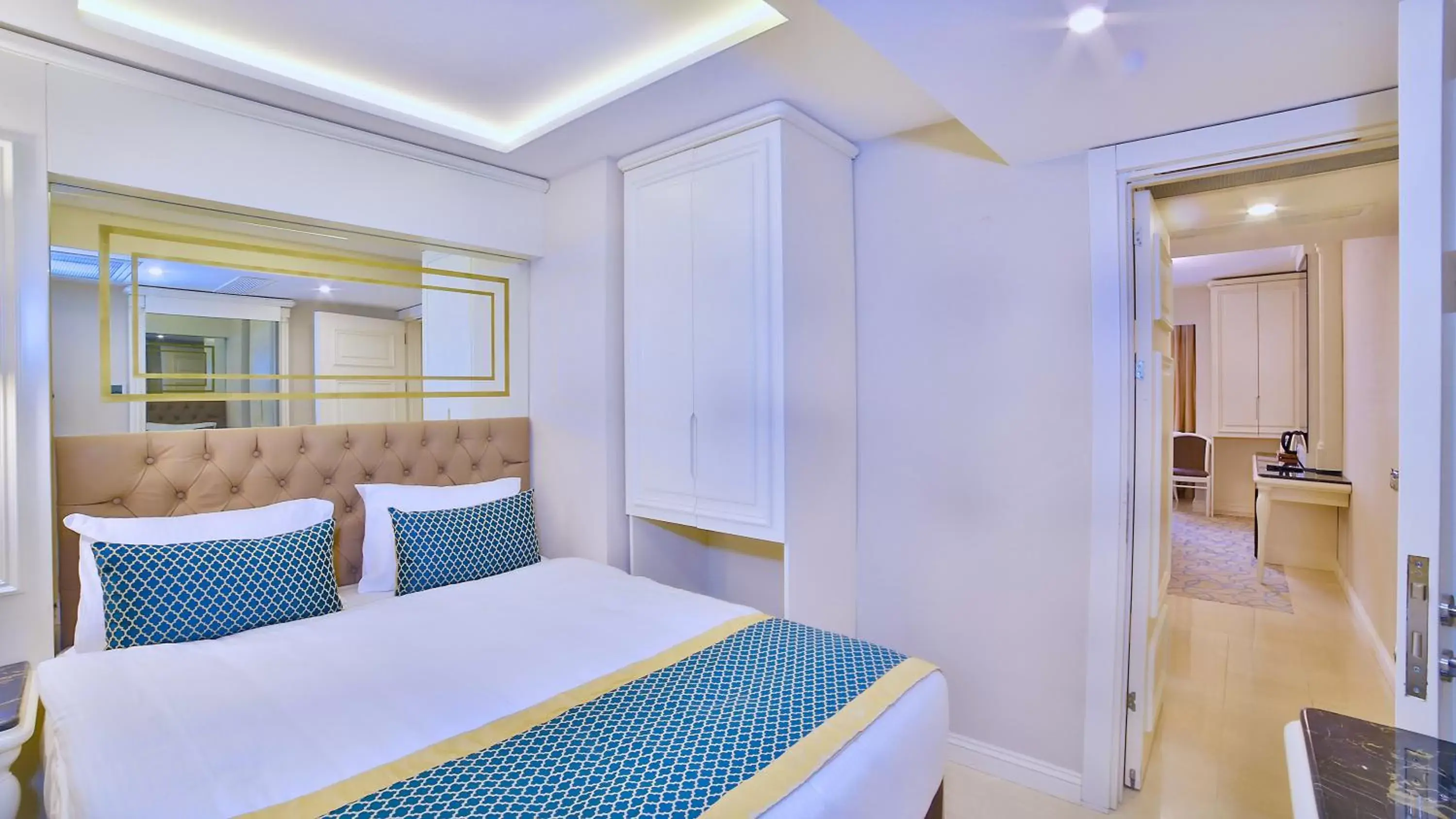 Bed in Beethoven Premium Hotel