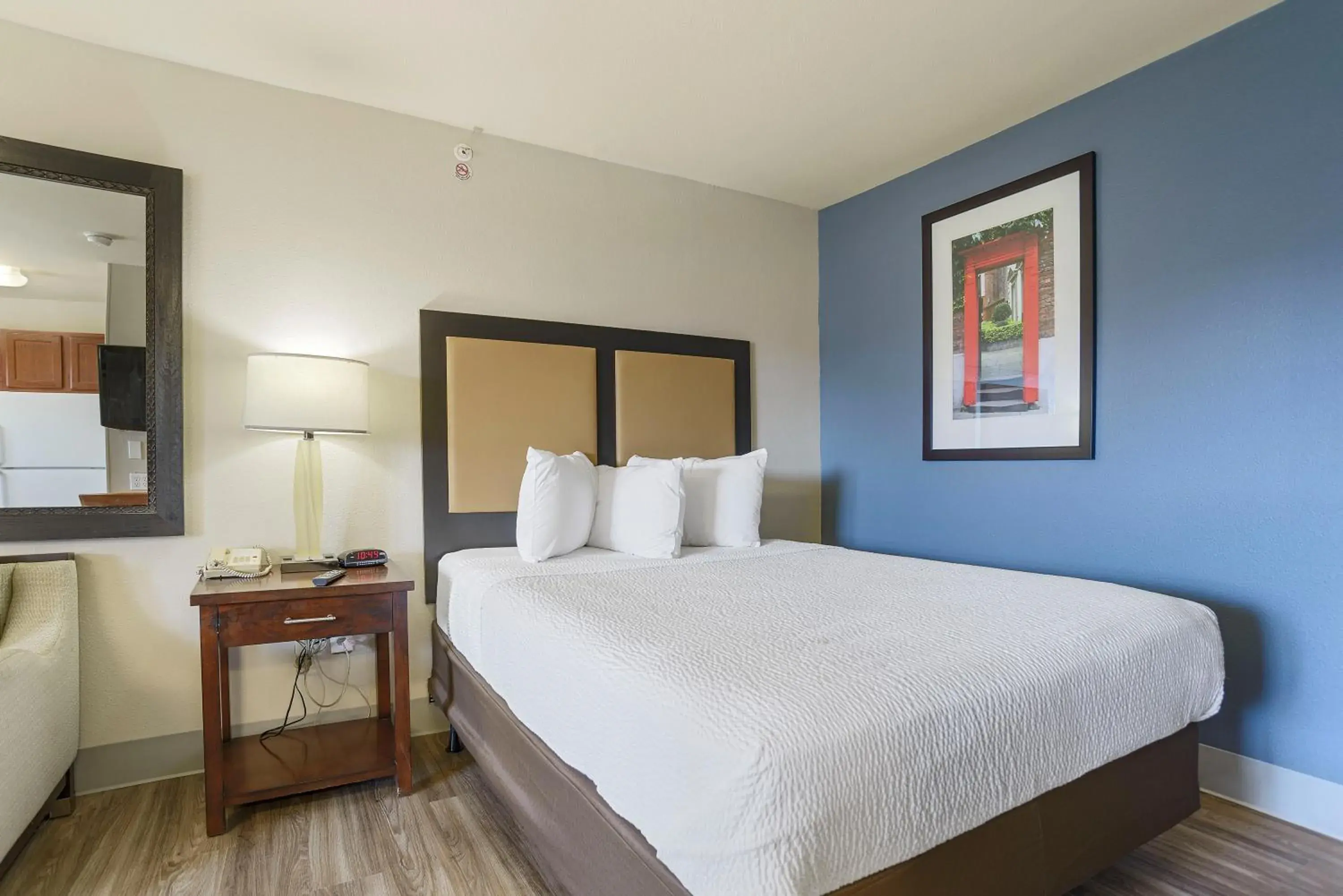 Bed in Extended Stay America Suites - Kansas City - Lenexa - 87th St