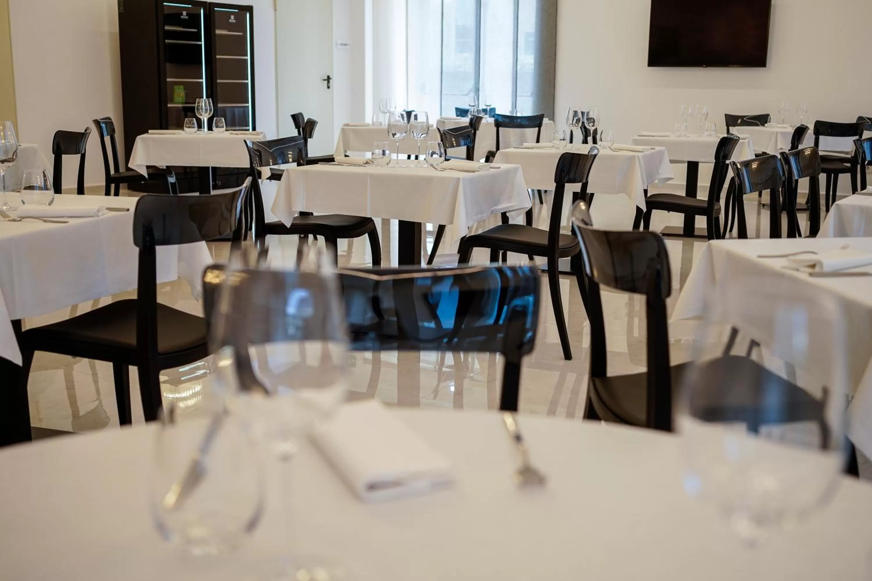 Restaurant/places to eat in PM Hotel