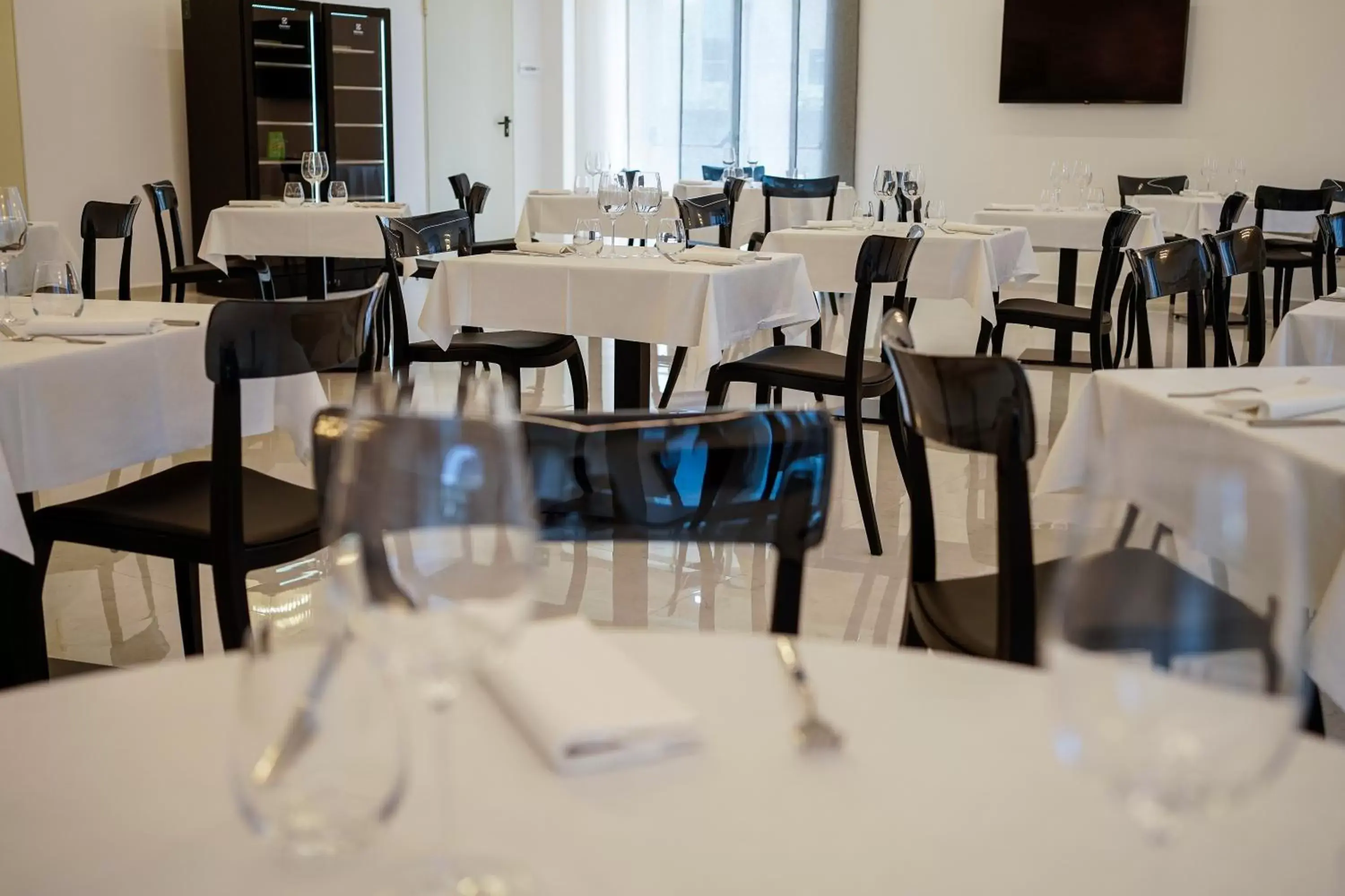 Restaurant/places to eat in PM Hotel Restaurant/places to eat in PM Hotel