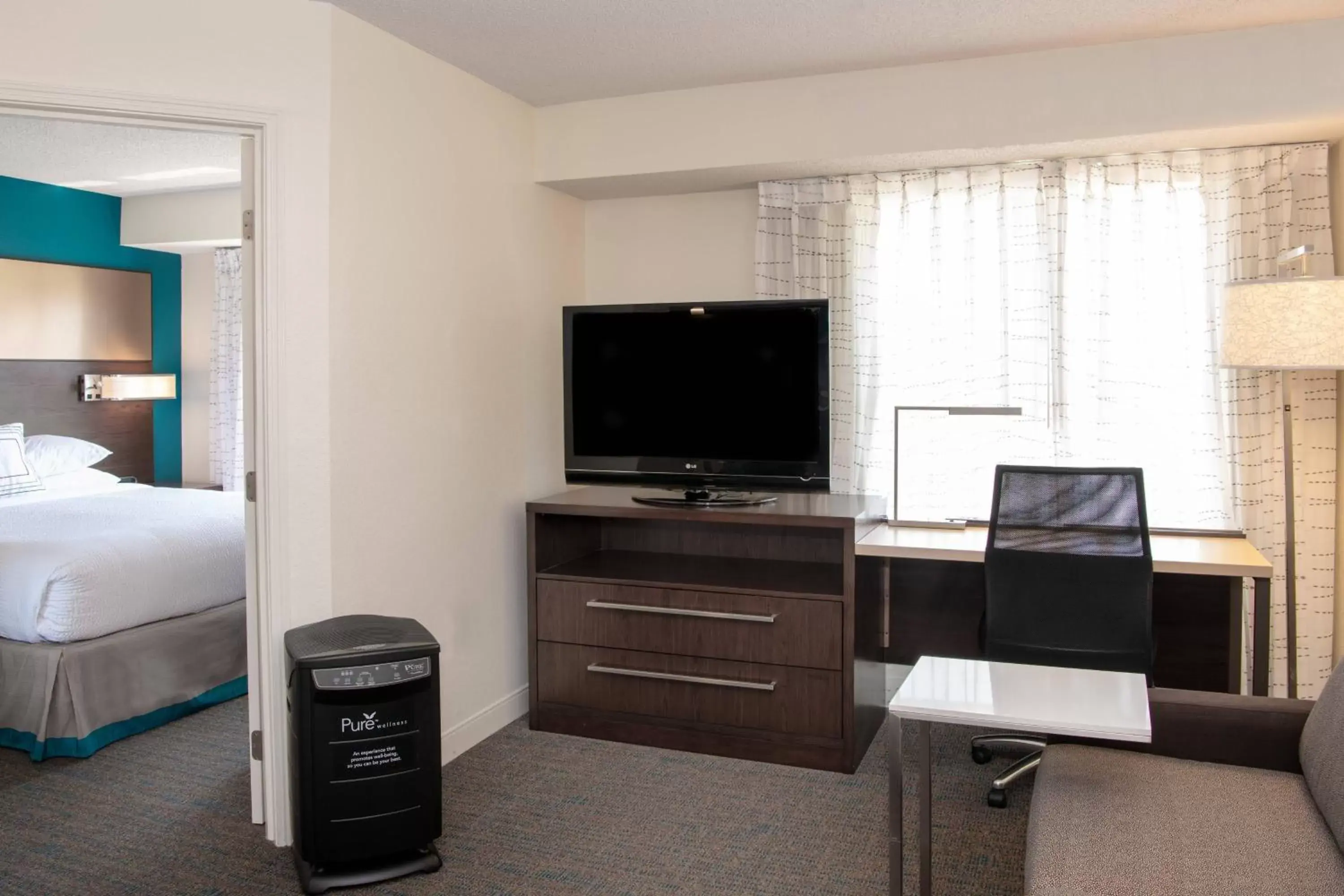 Bedroom, TV/Entertainment Center in Residence Inn by Marriott Jacksonville Butler Boulevard