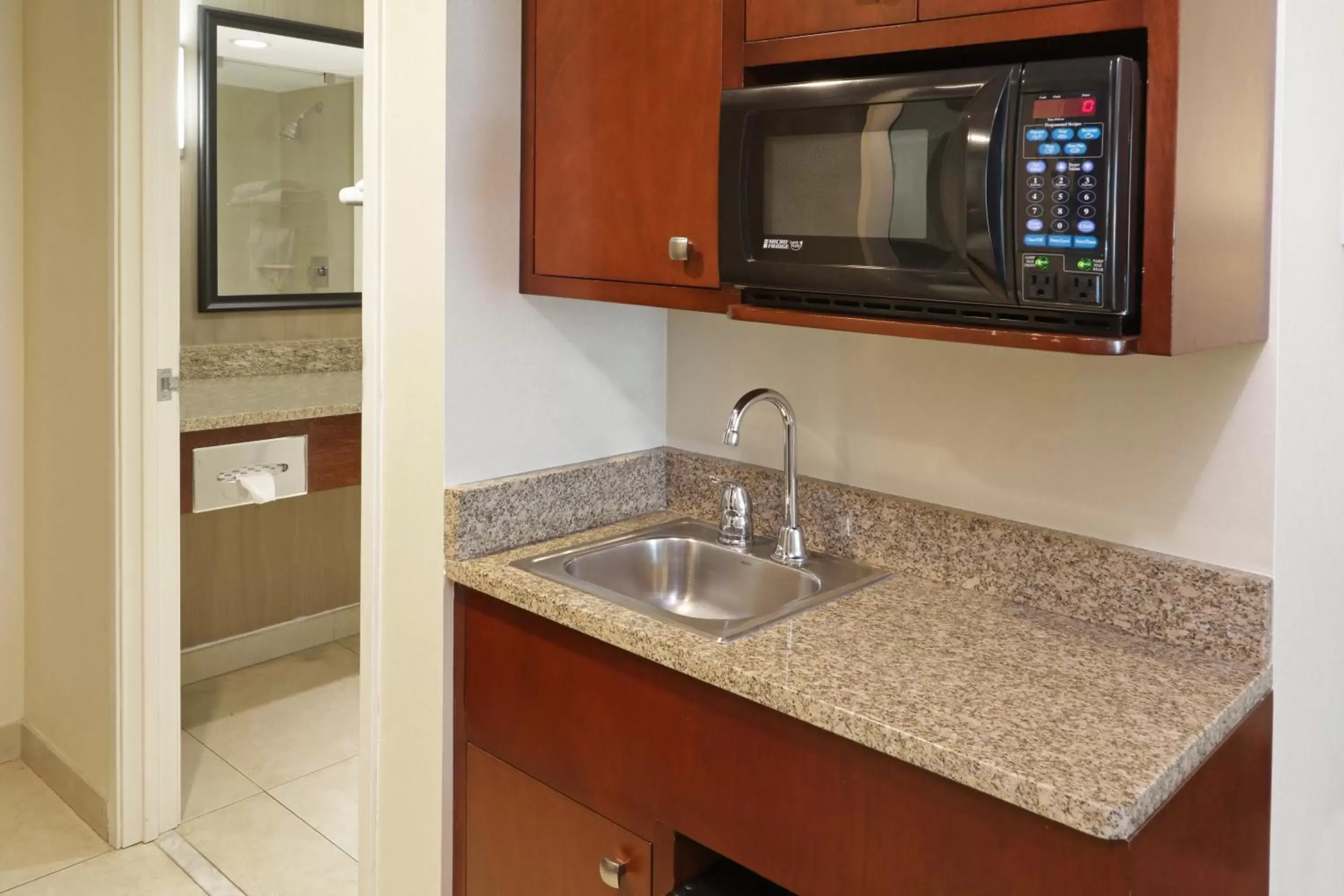 Photo of the whole room, Kitchen/Kitchenette in Holiday Inn Hotel & Suites Hermosillo Aeropuerto, an IHG Hotel