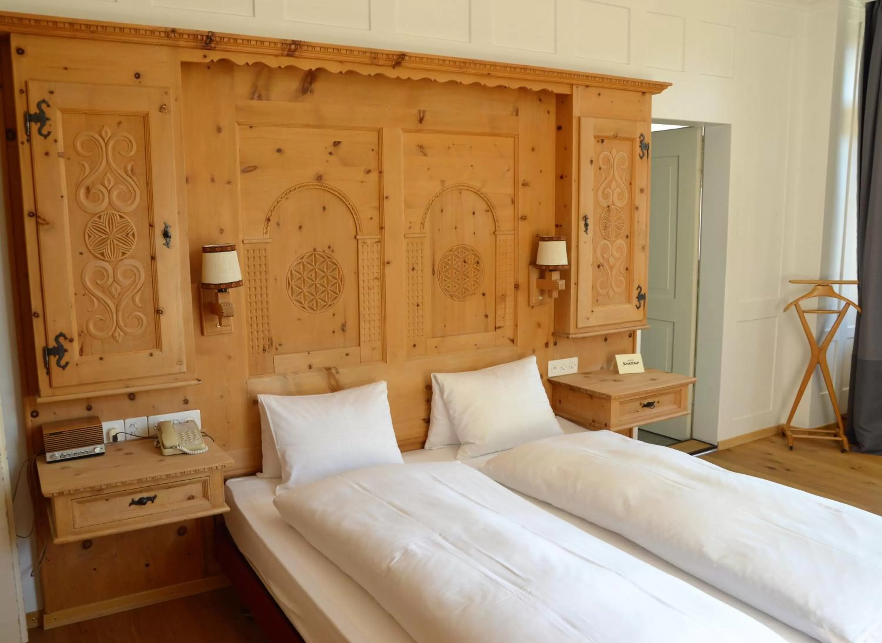 Balcony/Terrace, Bed in Schatzalp Hotel