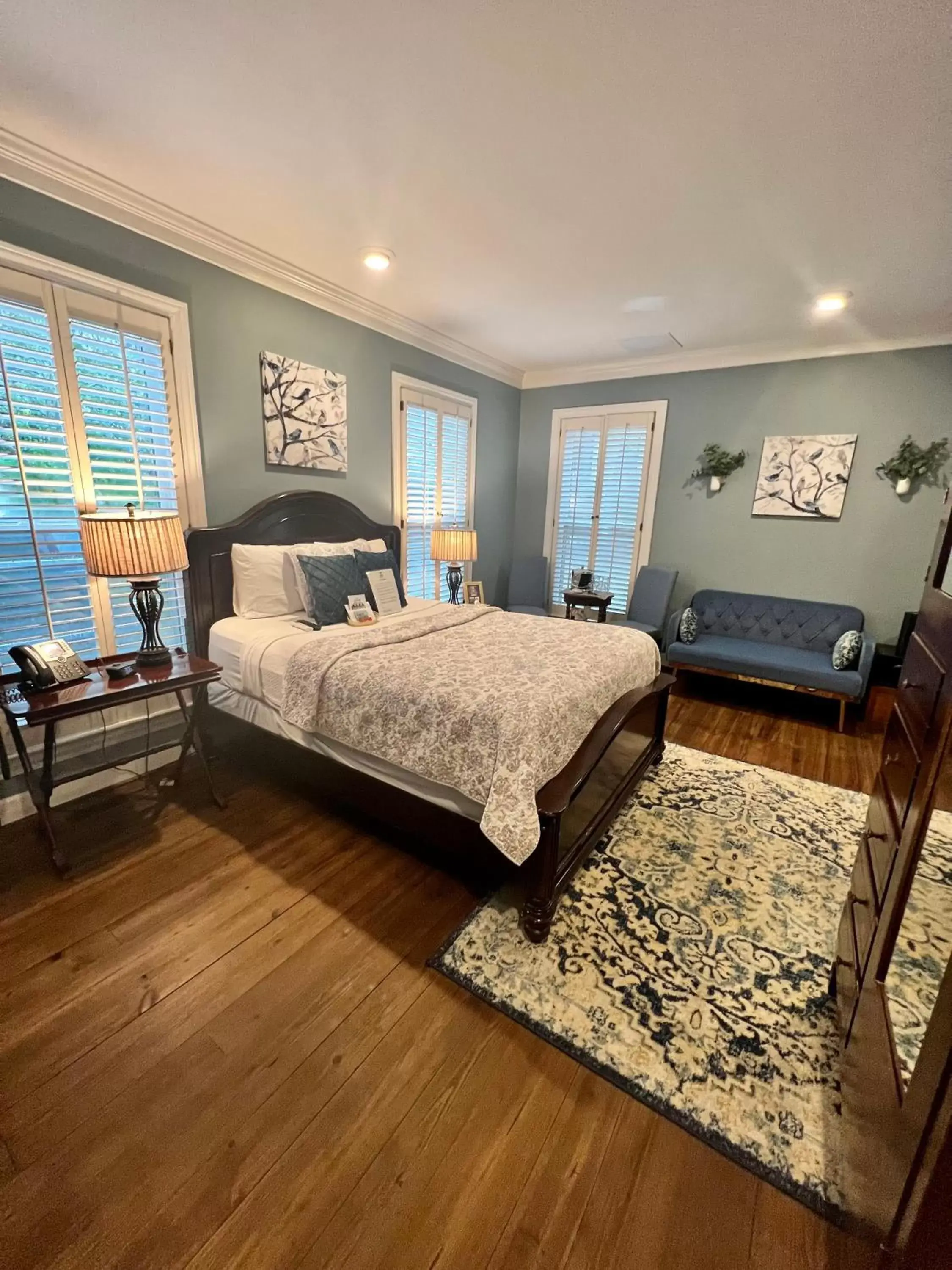 Bed in Barksdale House Inn