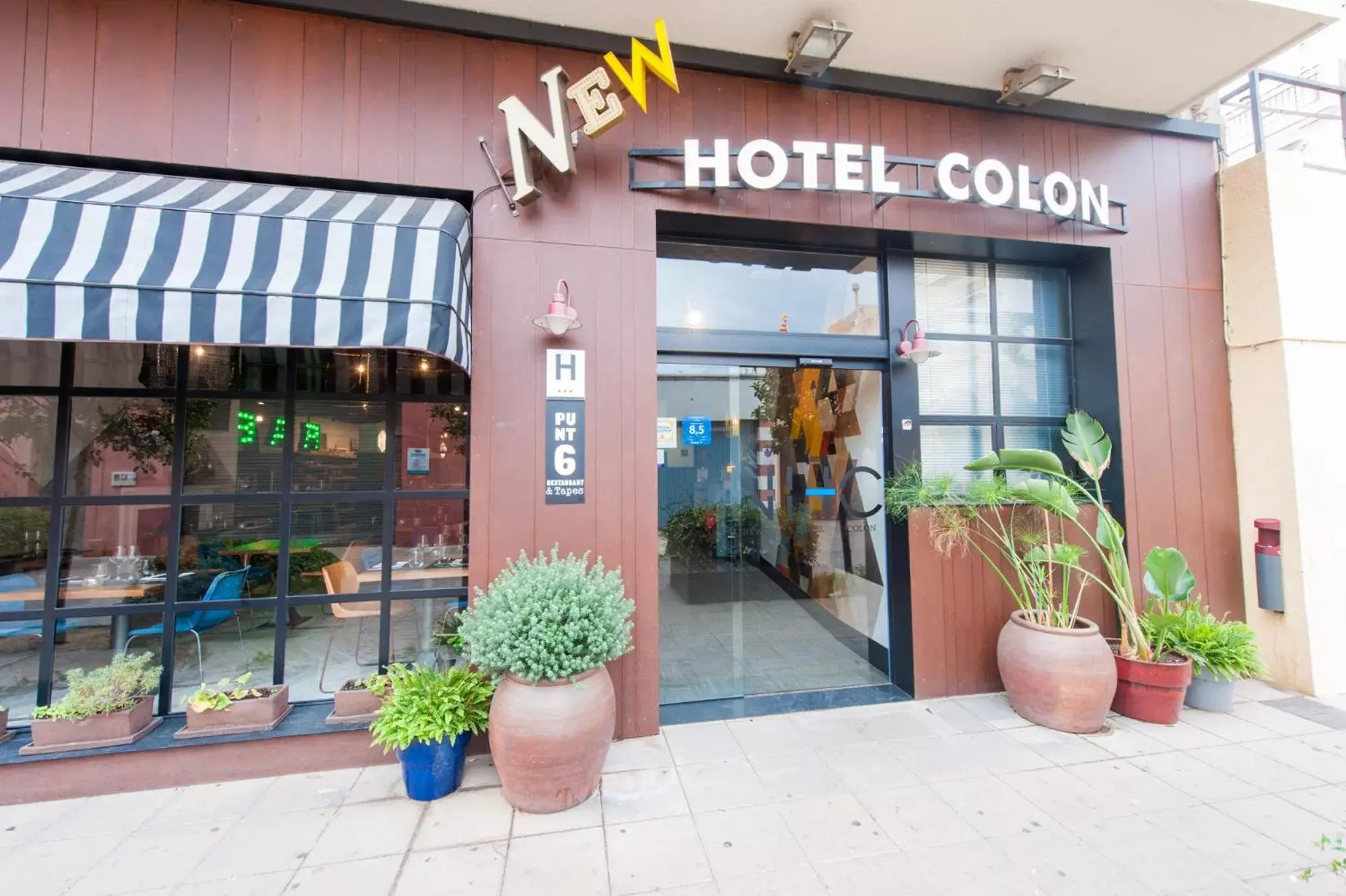 Facade/entrance in New Hotel Colon