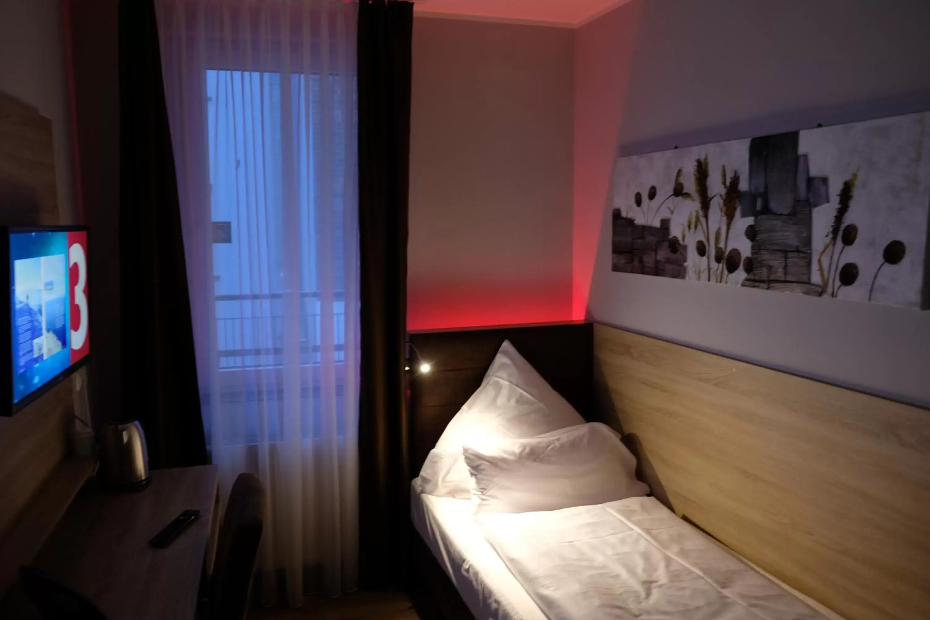 Photo of the whole room, Bed in Minx – CityHotels