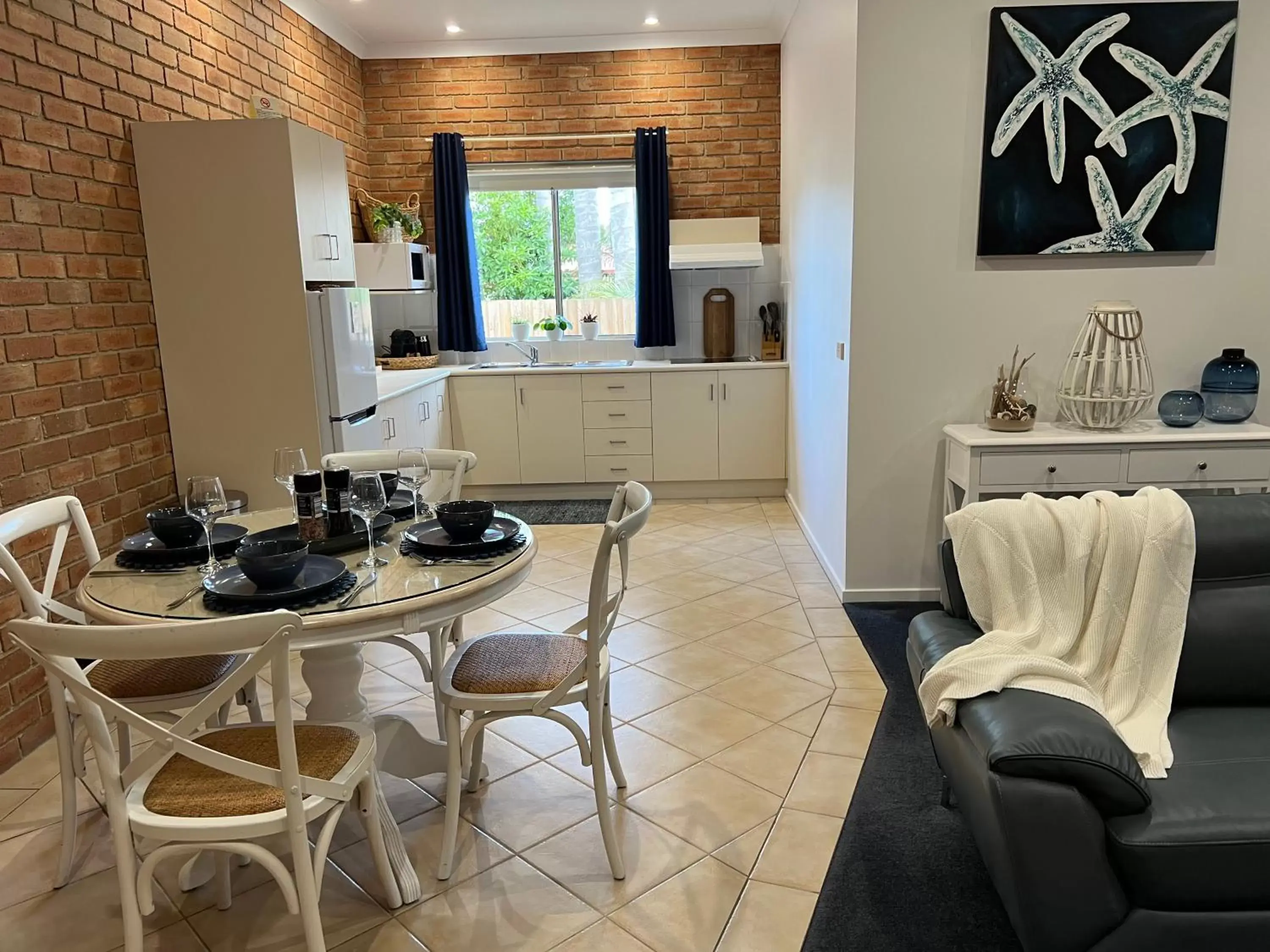 Dining Area in Coastal Waters Motor Inn