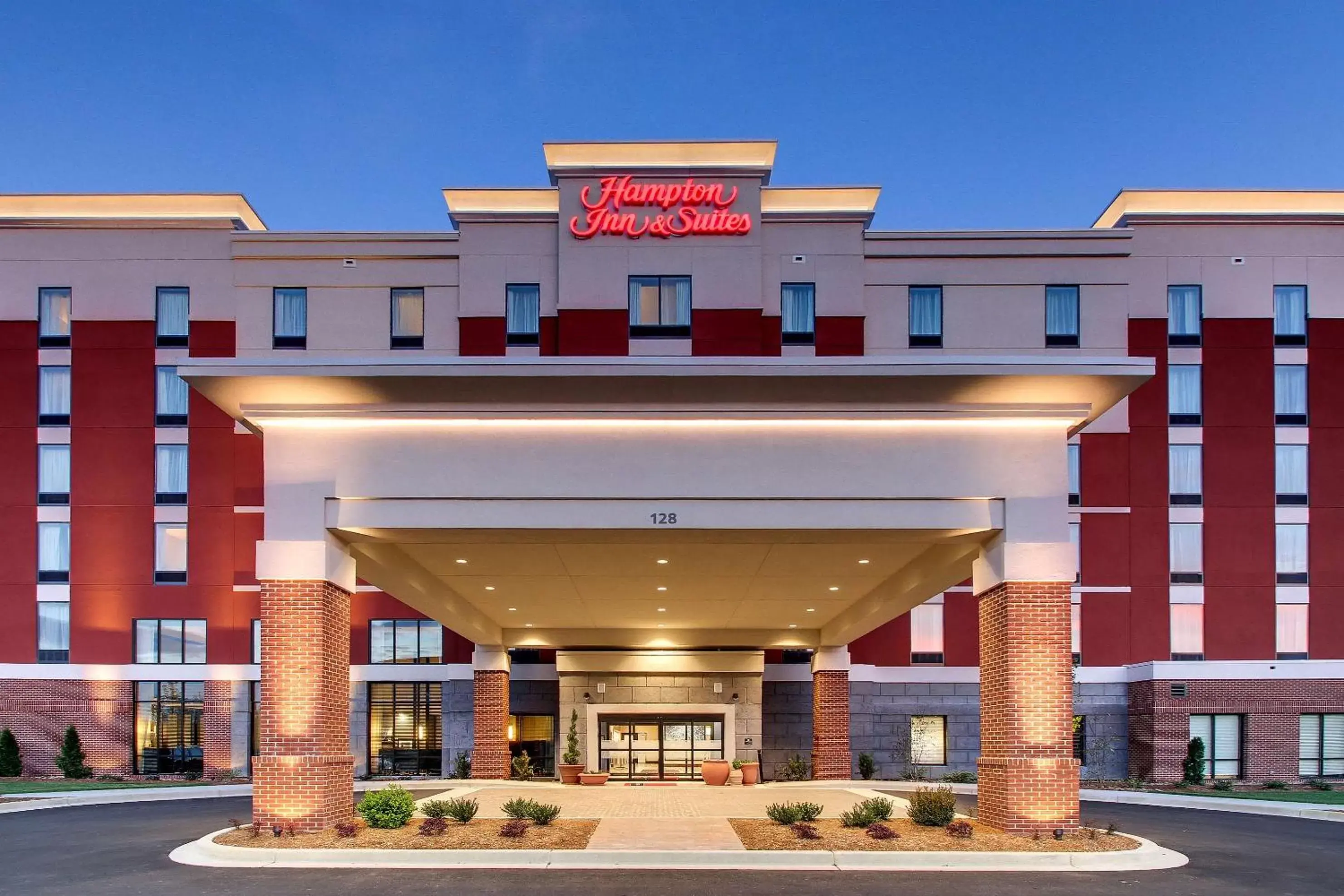 Property Building in Hampton Inn & Suites Greenville Airport