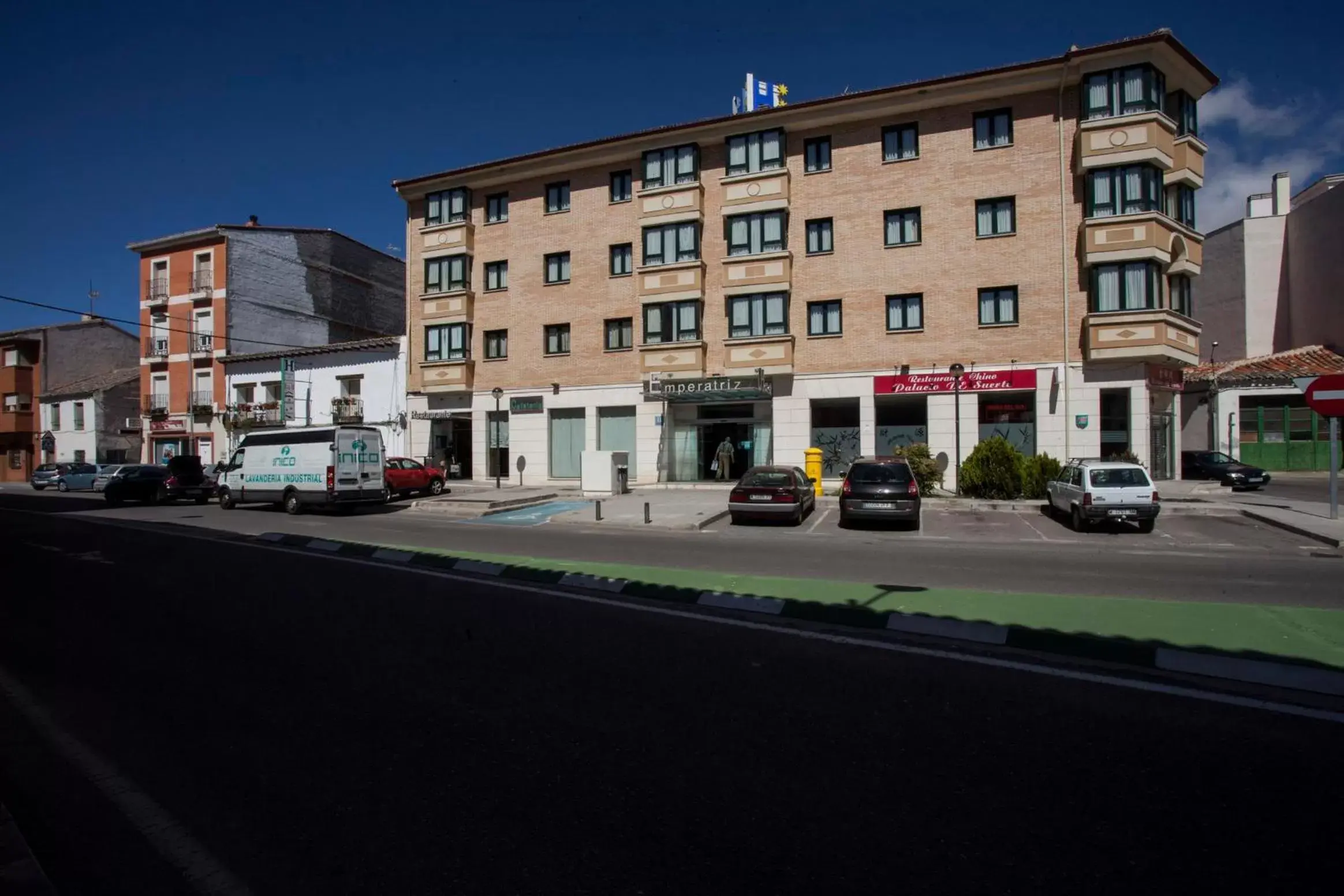 Property building in Hotel Puerta de Ocaña Property building in Hotel Puerta de Ocaña