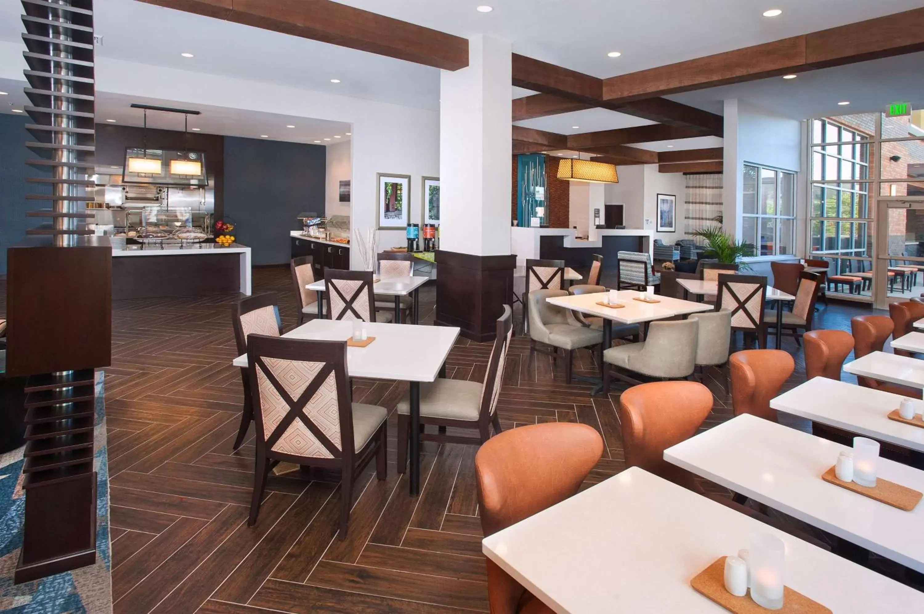 Dining area, Restaurant/Places to Eat in Hilton Garden Inn Burbank Downtown