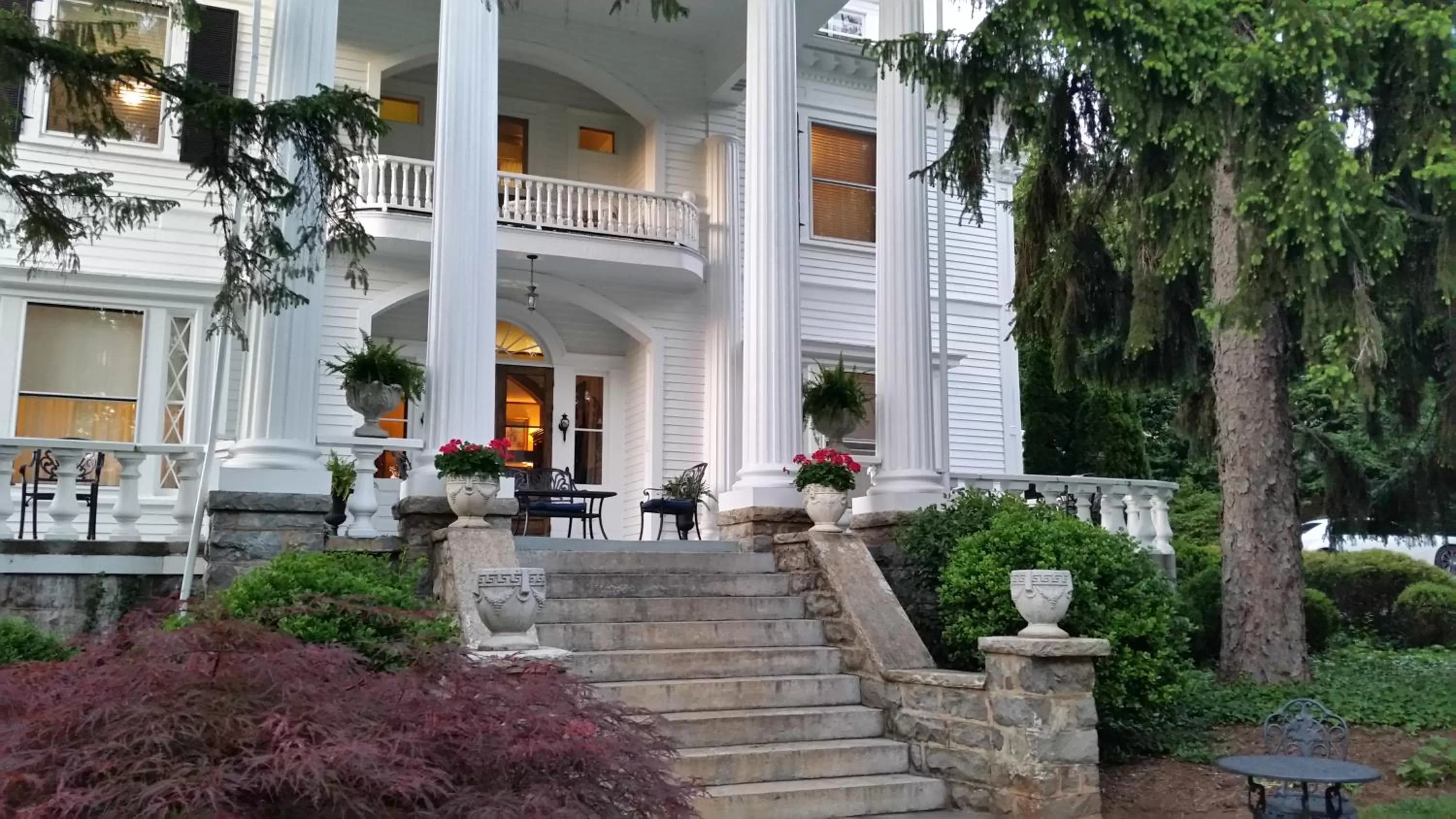 Property building in Albemarle Inn - Asheville