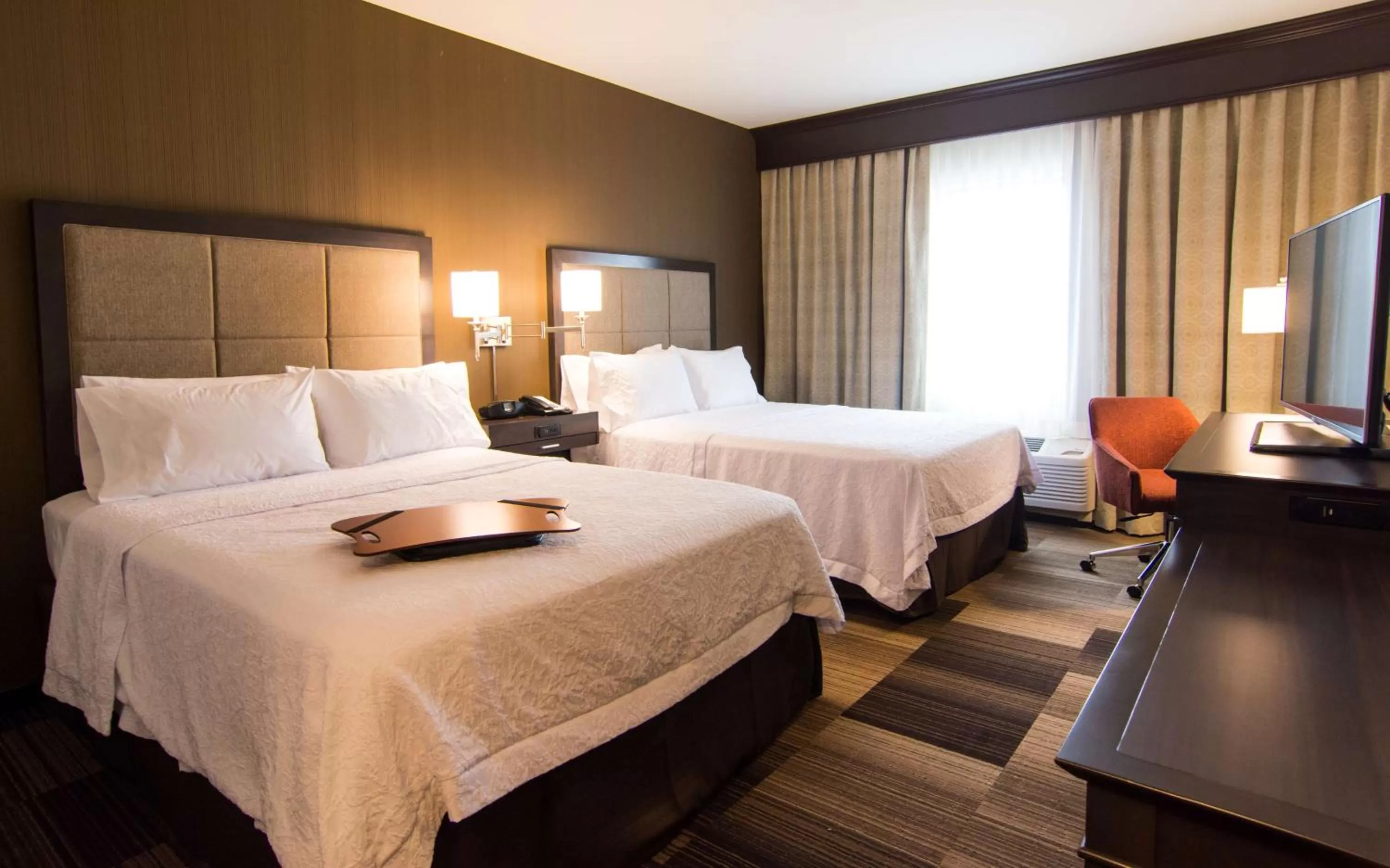 Bed in Hampton Inn Orange City