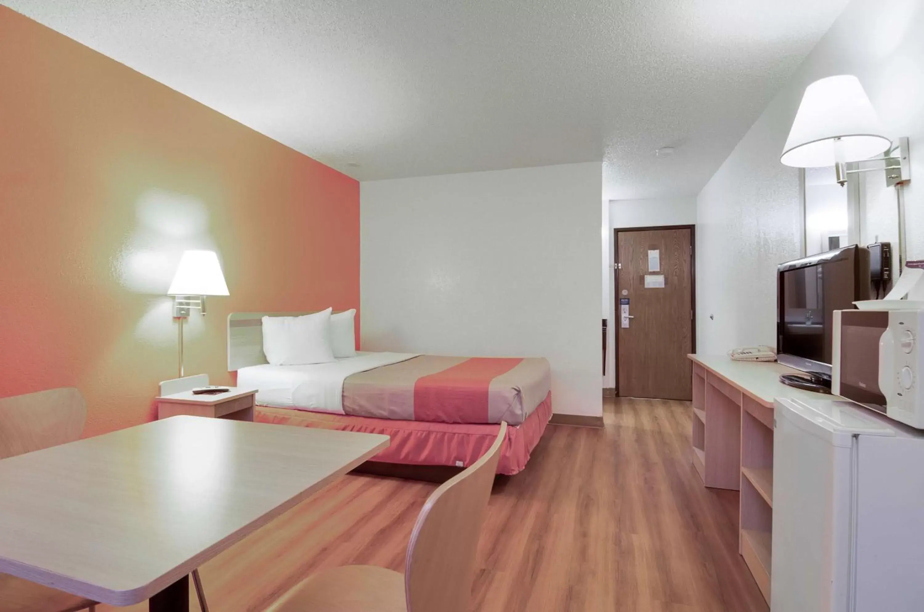 Photo of the whole room in Motel 6-Colby, KS