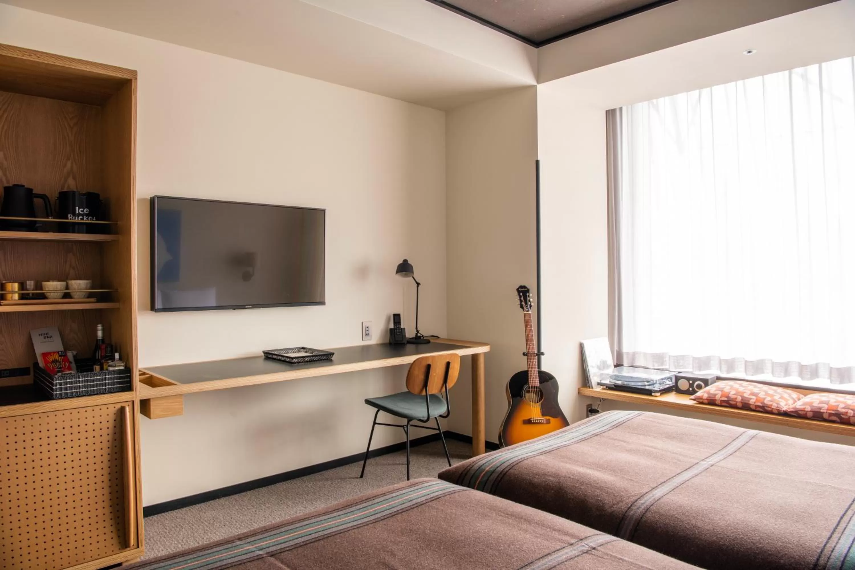 Communal lounge/ TV room, Bed in Ace Hotel Kyoto