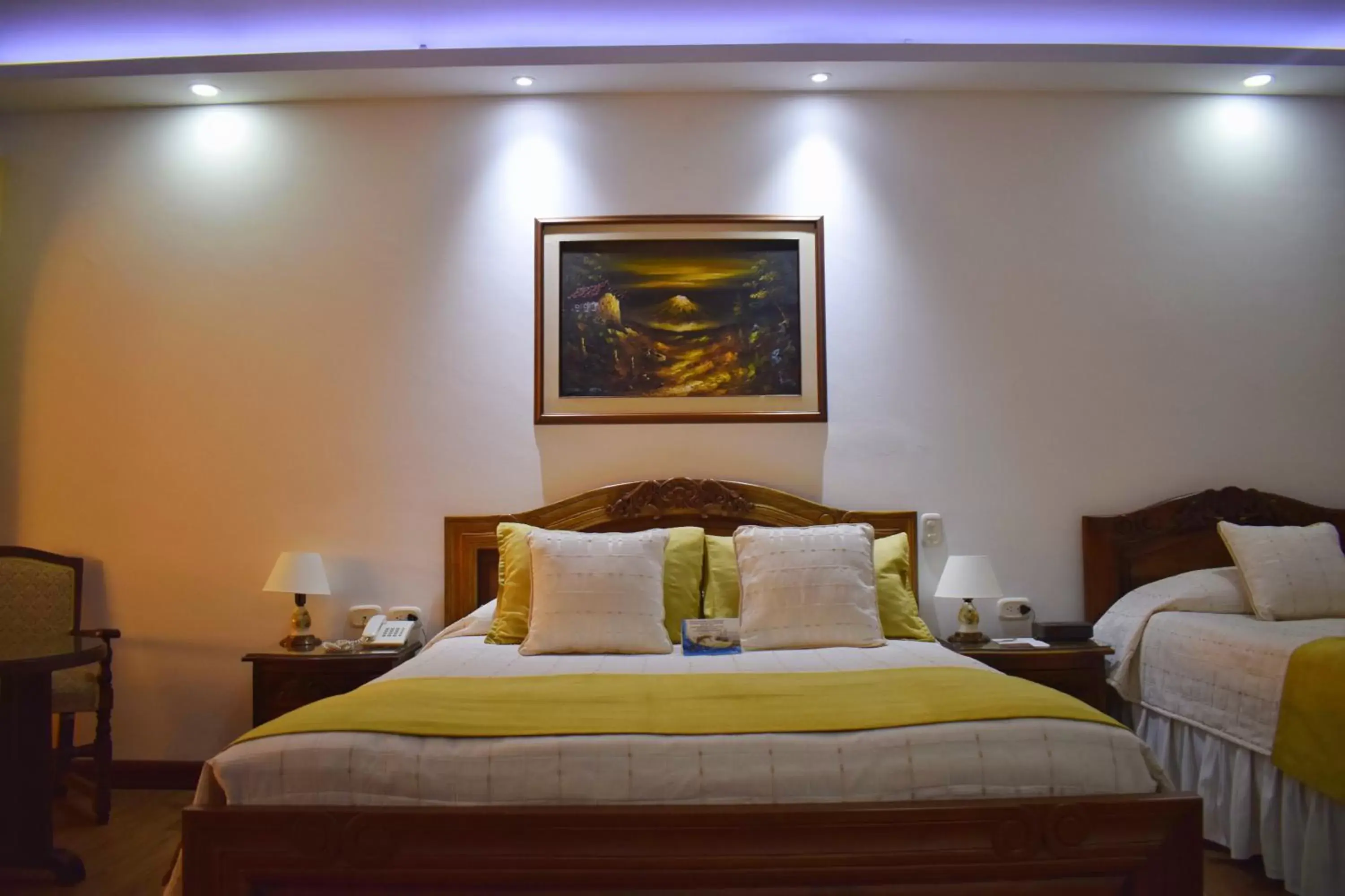 Property building, Bed in El Gran Hotel de Pereira