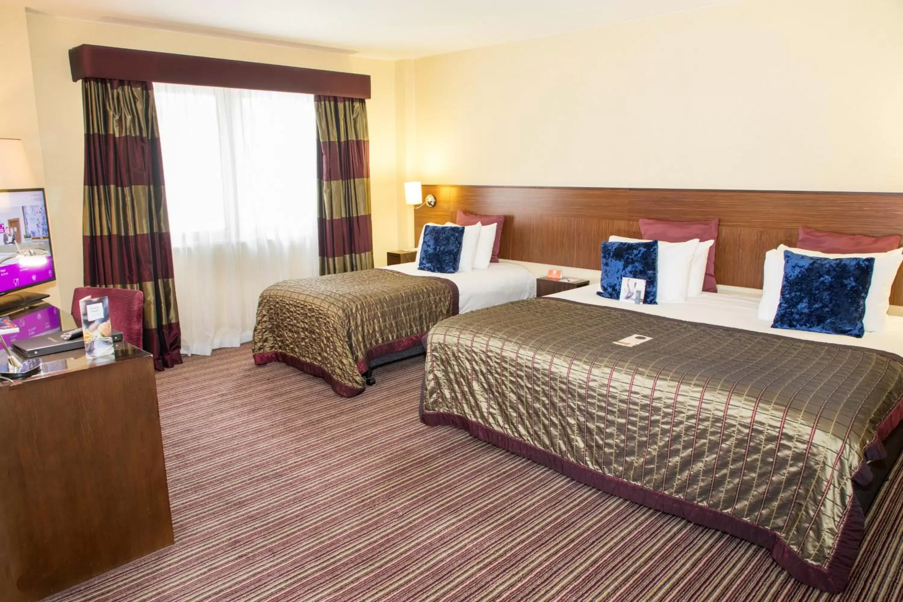 Bed in Crowne Plaza London - Gatwick Airport, an IHG Hotel