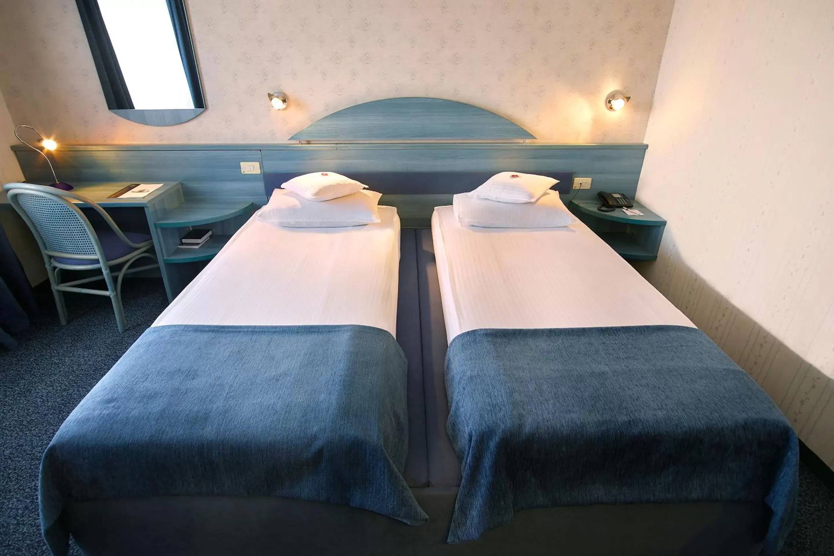 Bed in Continental Forum Oradea