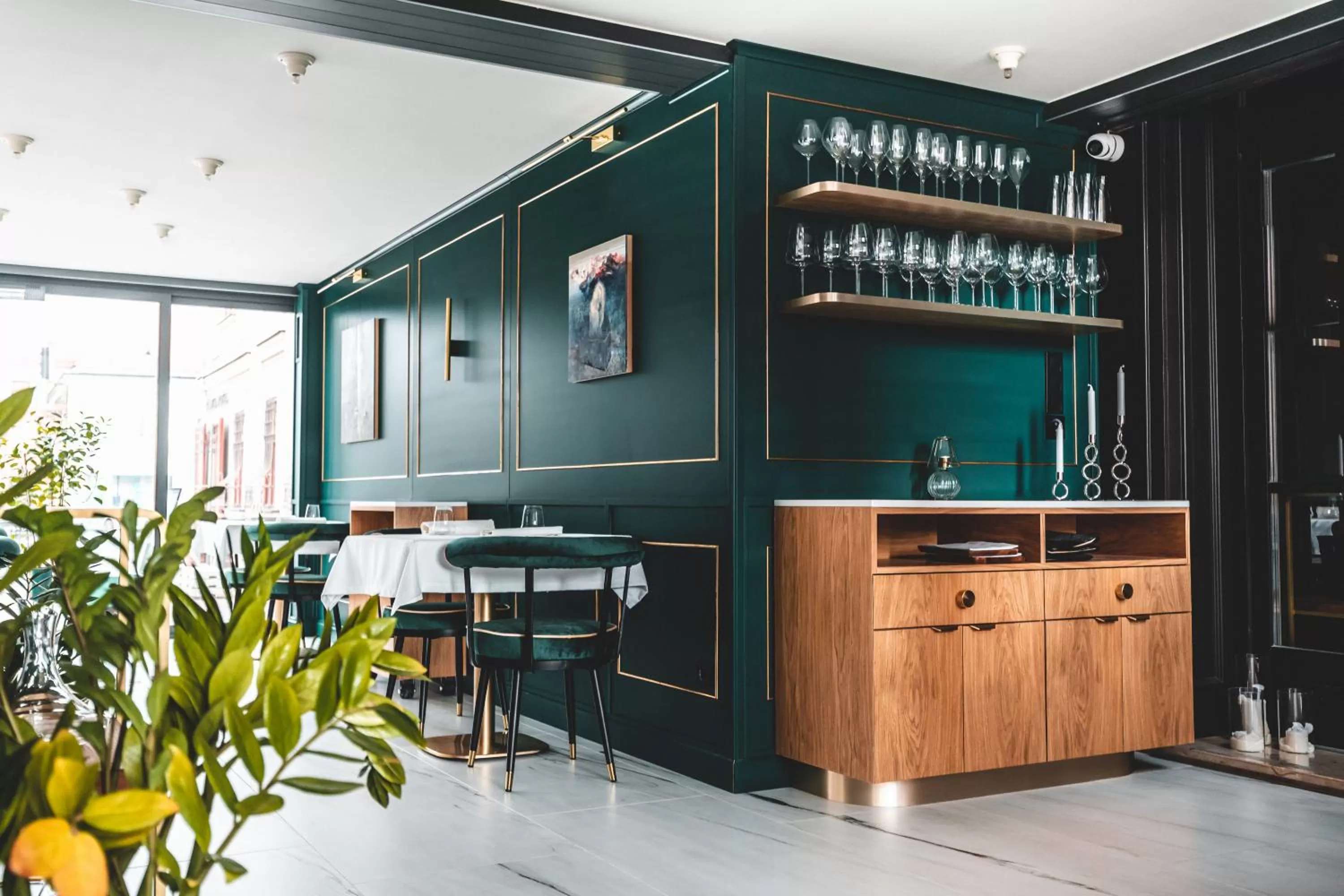 Restaurant/places to eat in Room42 - Suites & Apartments