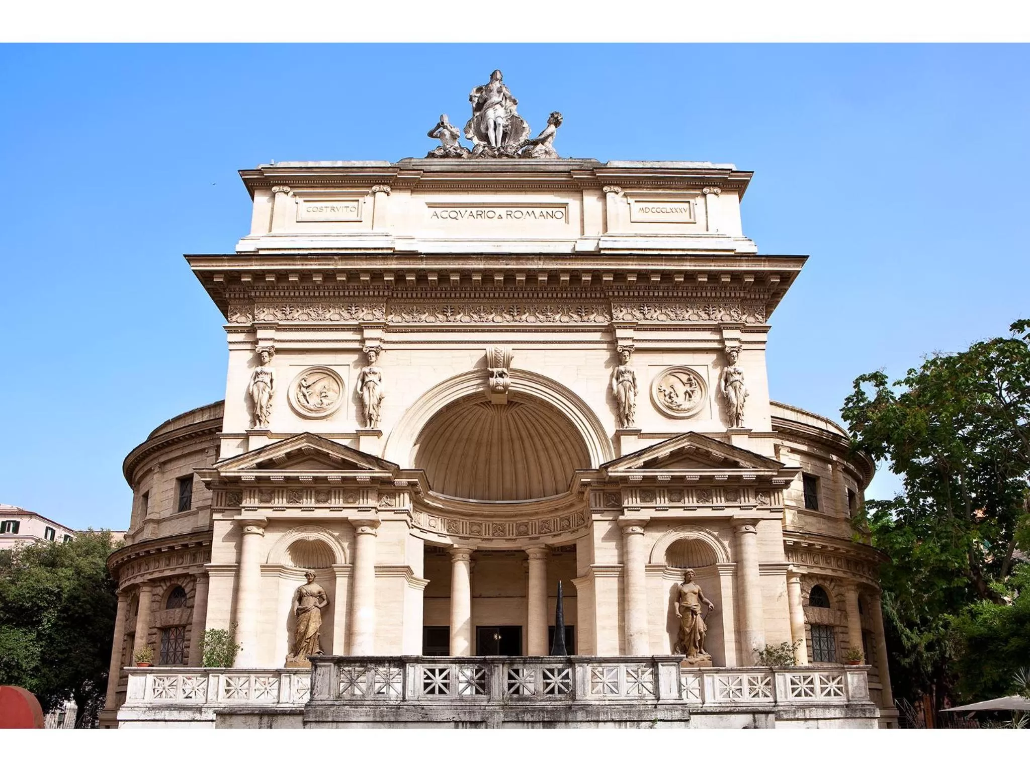 Garden view in Hotel Kennedy