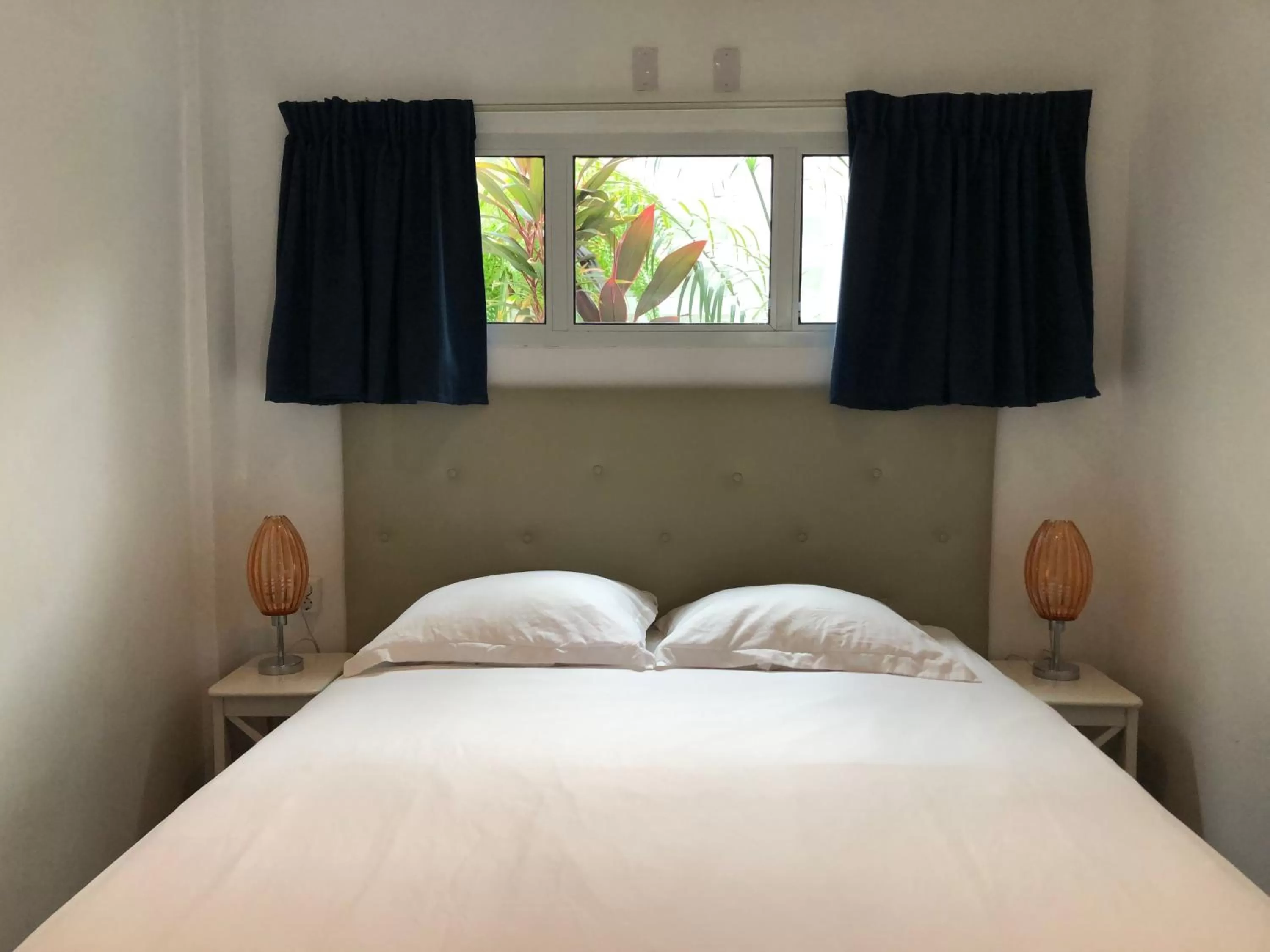 Bedroom, Bed in Holland Lodge Paramaribo