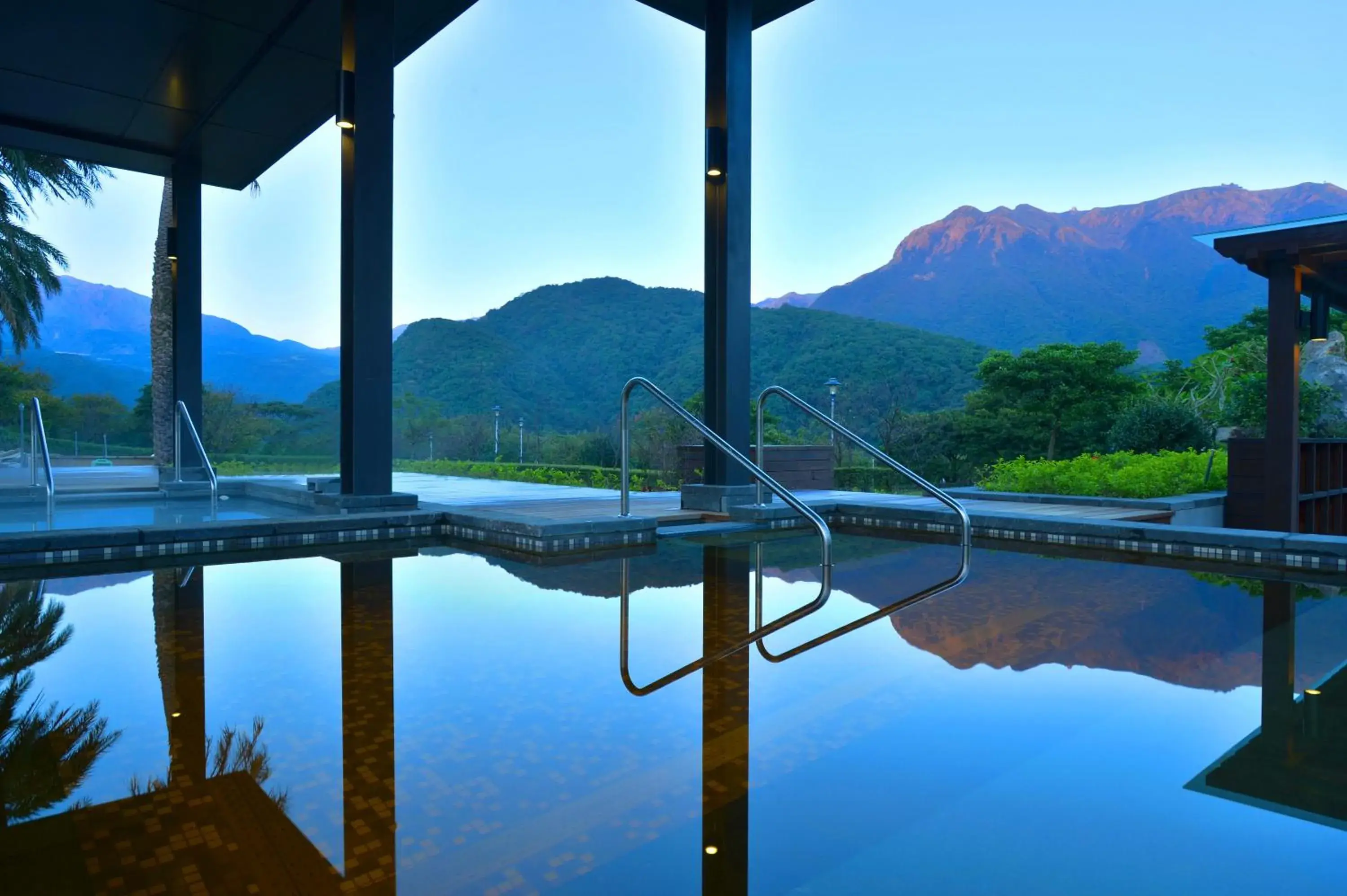 Hot Spring Bath, Swimming Pool in Yang Ming Shan Tien Lai Resort & Spa