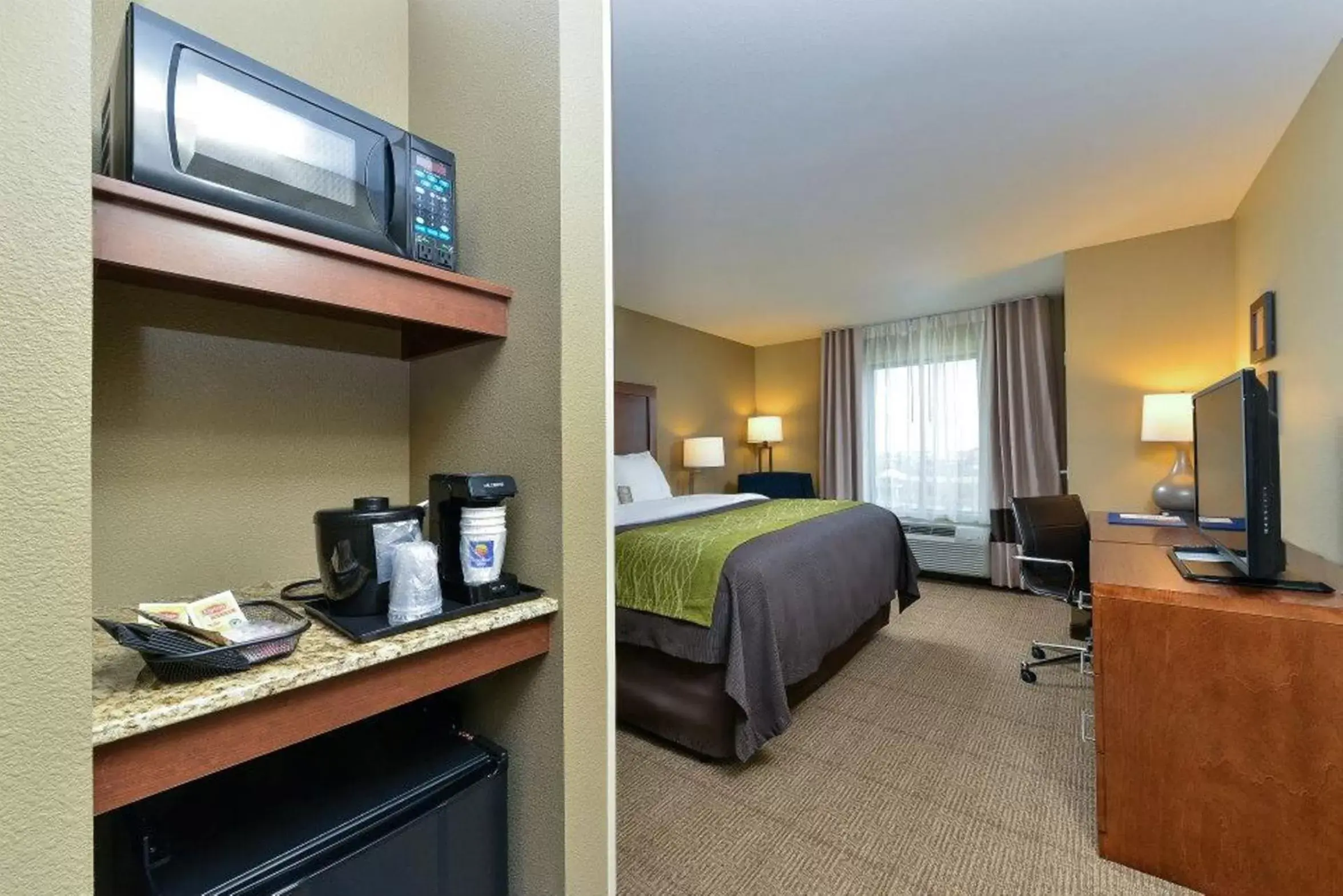 TV and multimedia in Comfort Inn & Suites Avera Southwest