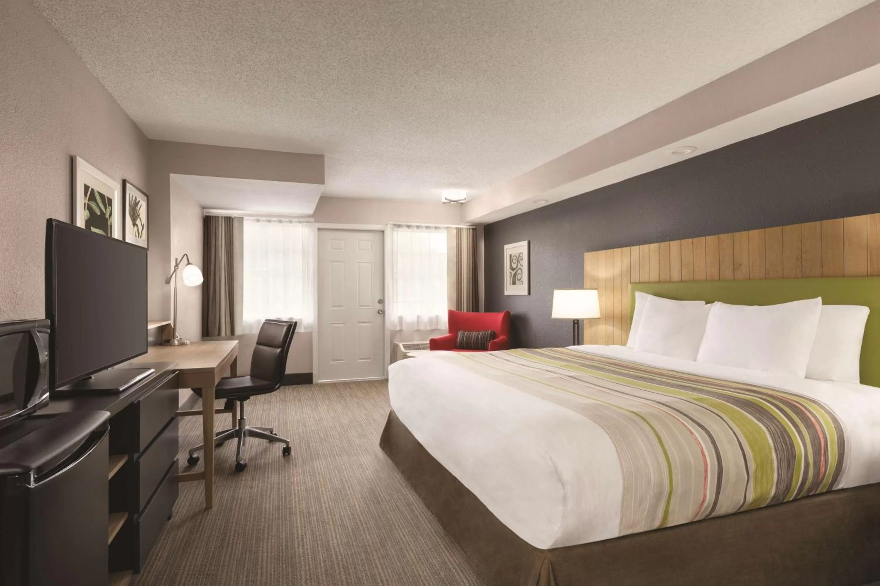 King Room with Roll-in Shower - Disability Access/Non-Smoking in Country Inn & Suites by Radisson, Pigeon Forge South, TN