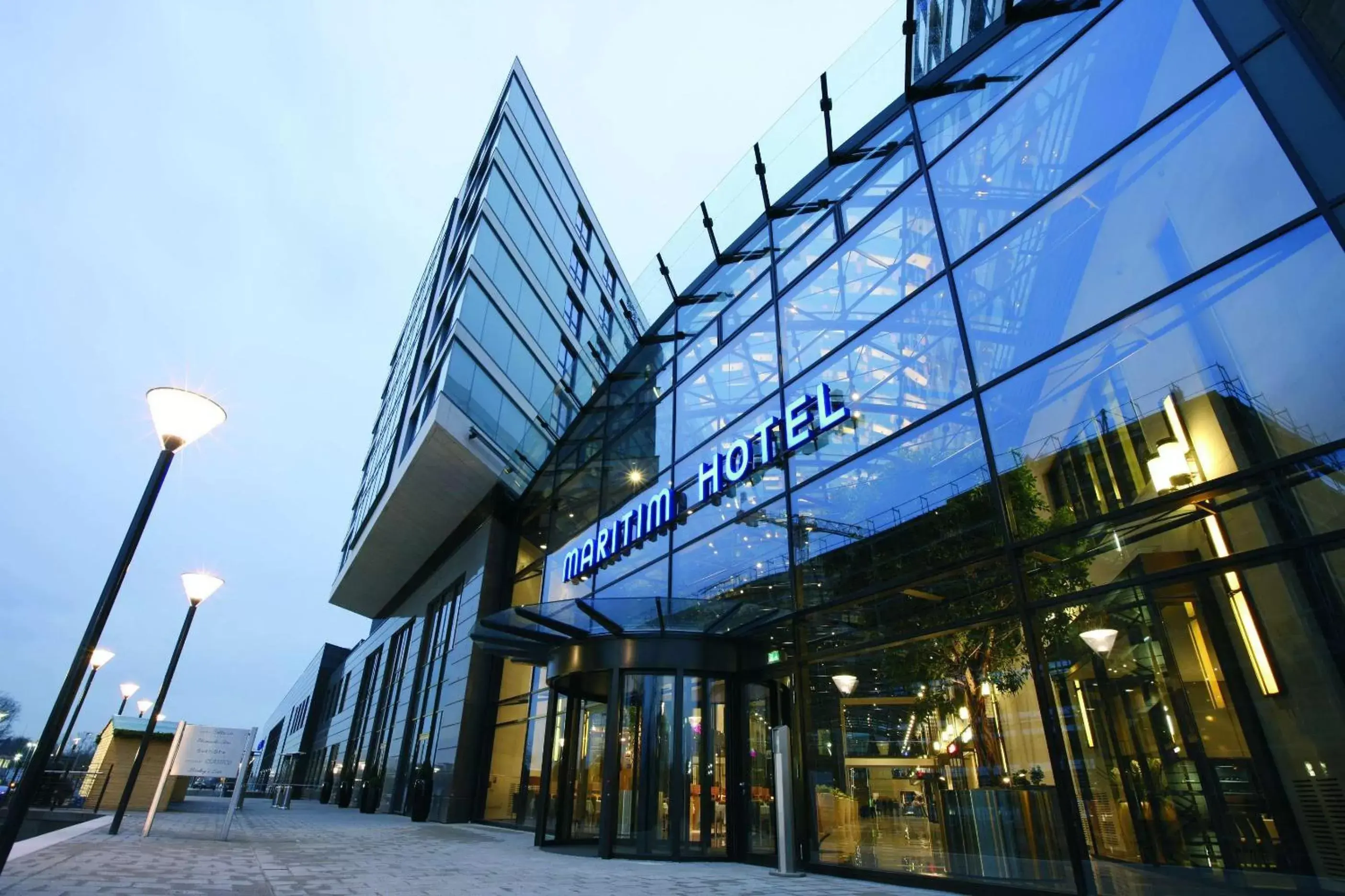 Facade/entrance, Property Building in Maritim Hotel Düsseldorf