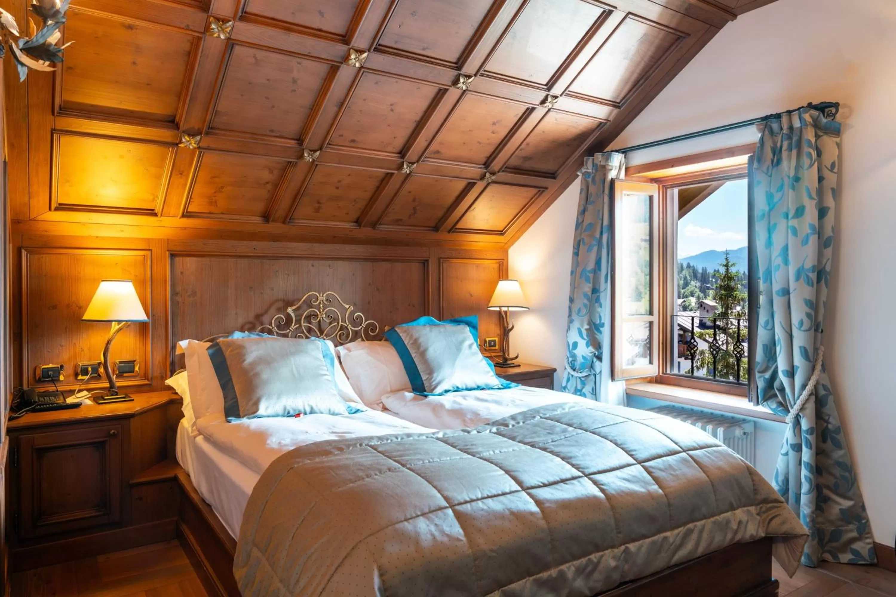 Bedroom, Bed in Ambra Cortina Luxury&Fashion Hotel