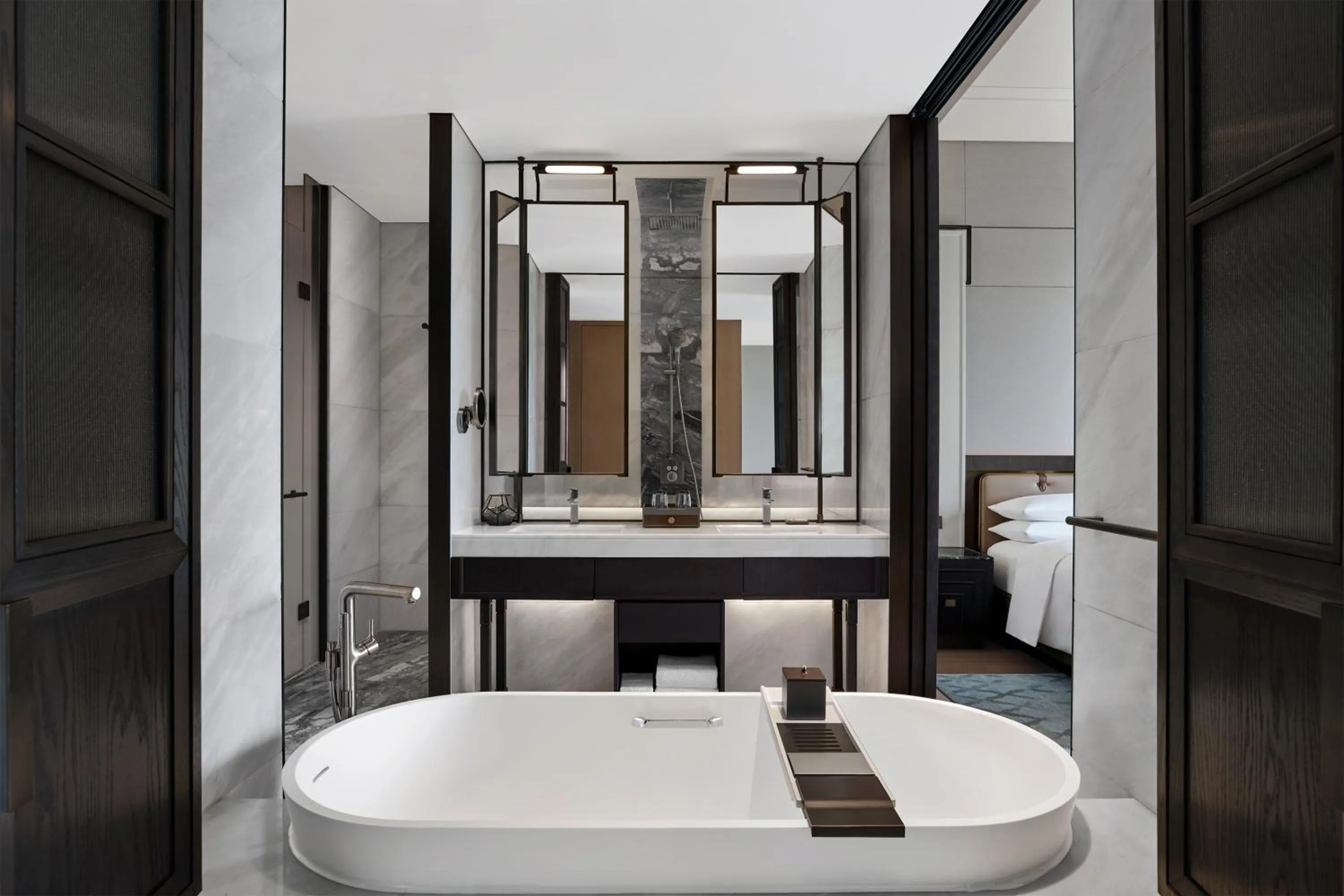 Bathroom, Bed in Guangzhou Marriott Hotel Baiyun