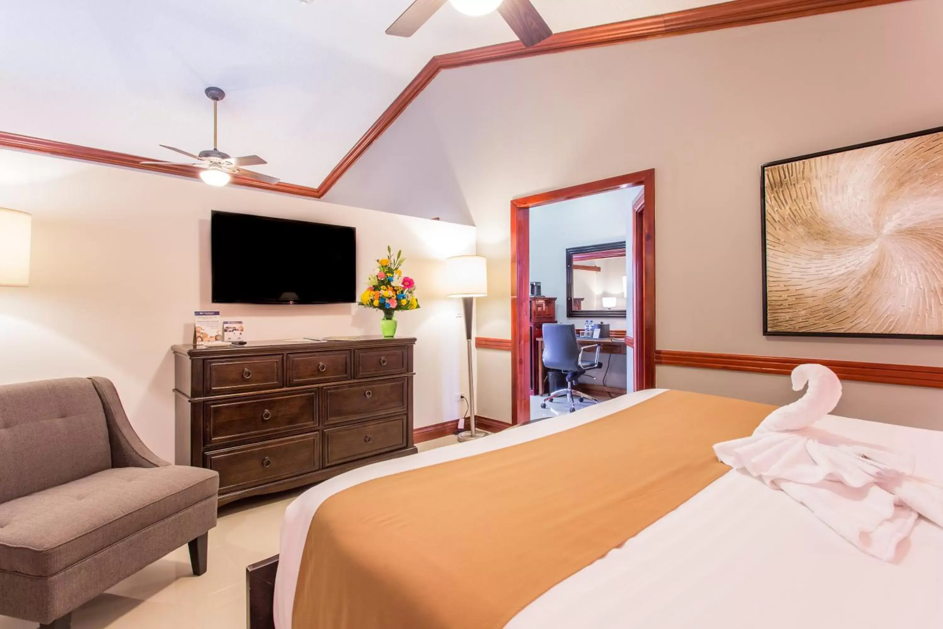 Bed in Best Western Plus Belize Biltmore Plaza