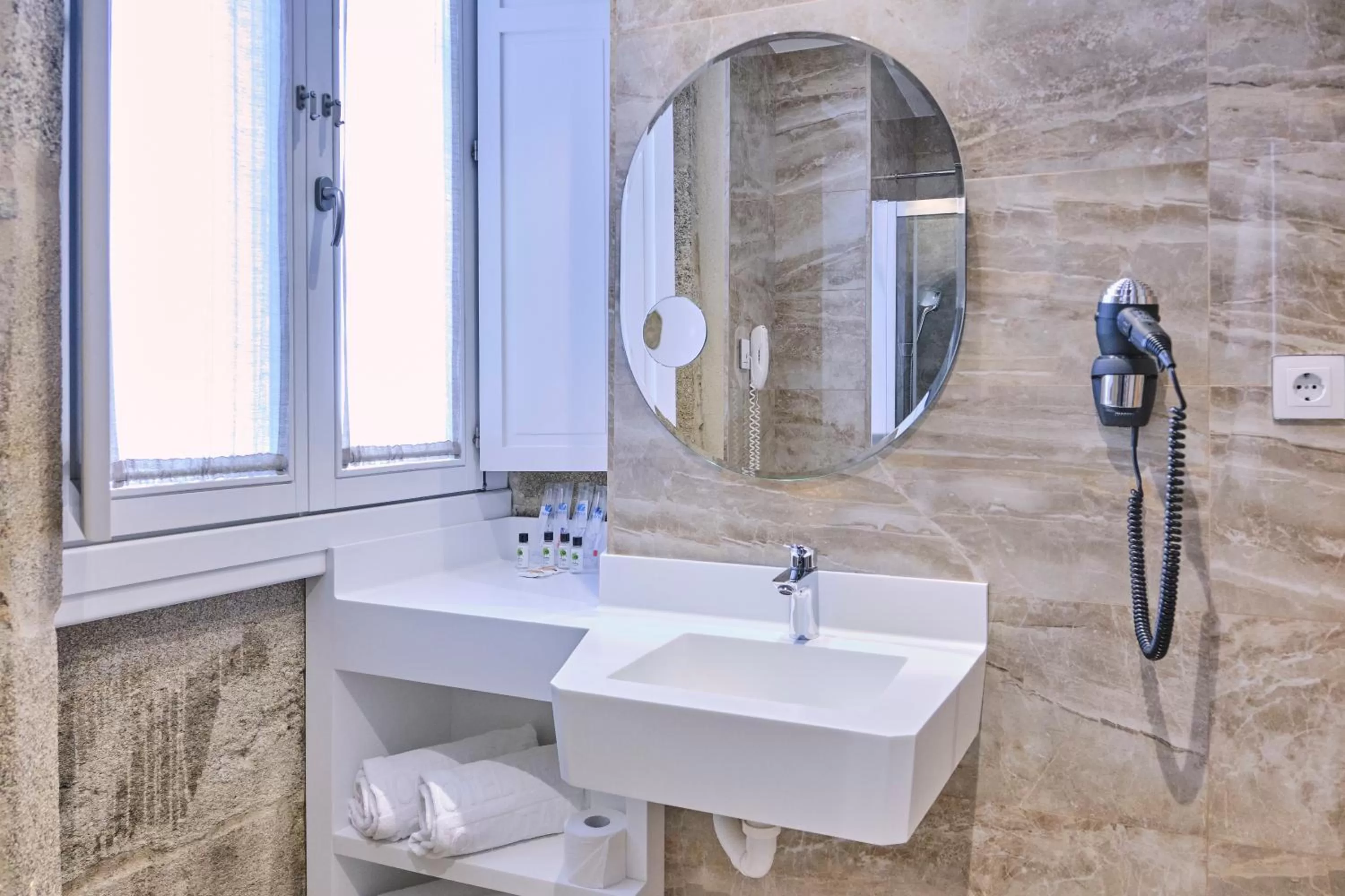 Bathroom in Hotel Praza Quintana