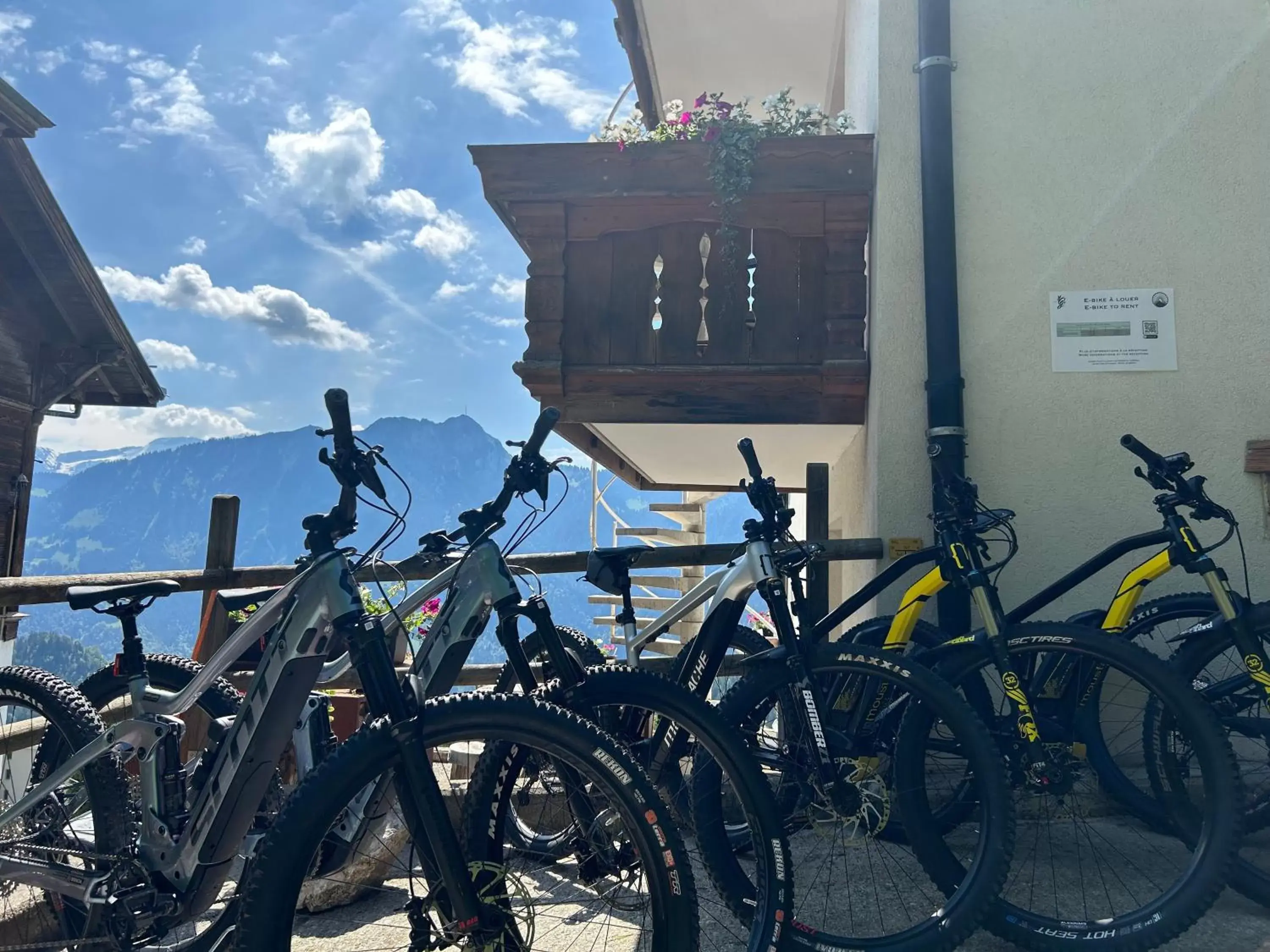 Cycling in Hôtel Le Grand Chalet