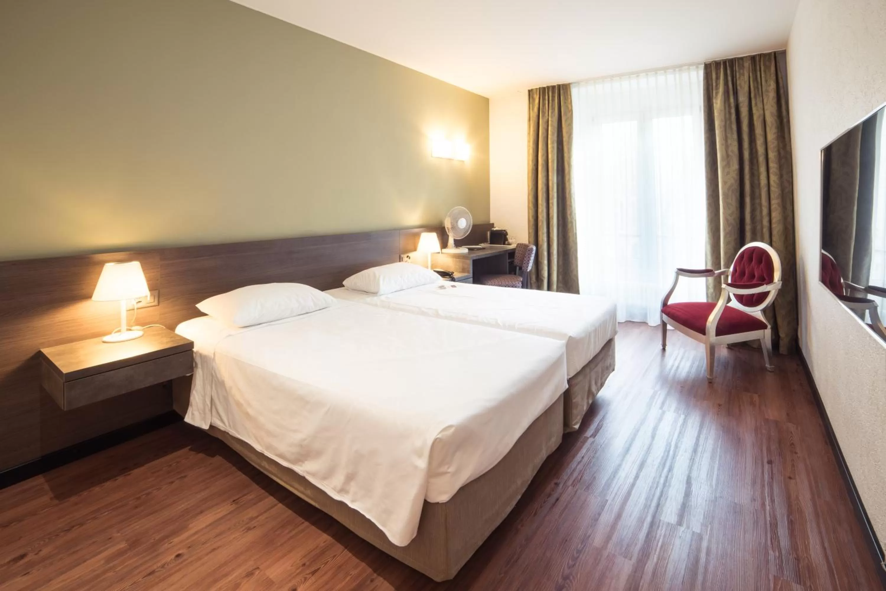 Bed in Hotel Montana