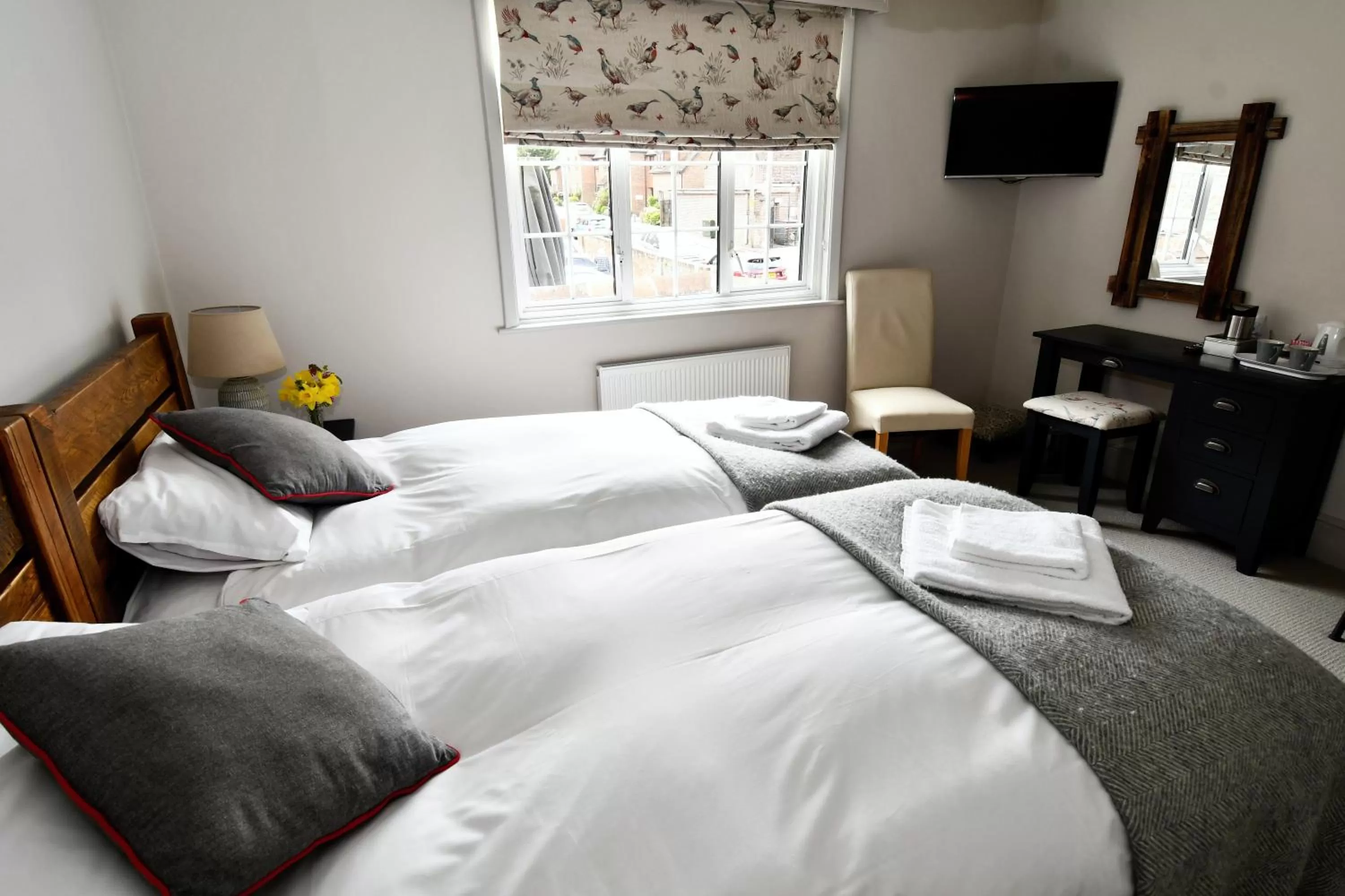 Bedroom, Bed in The Swan Hotel, Alresford