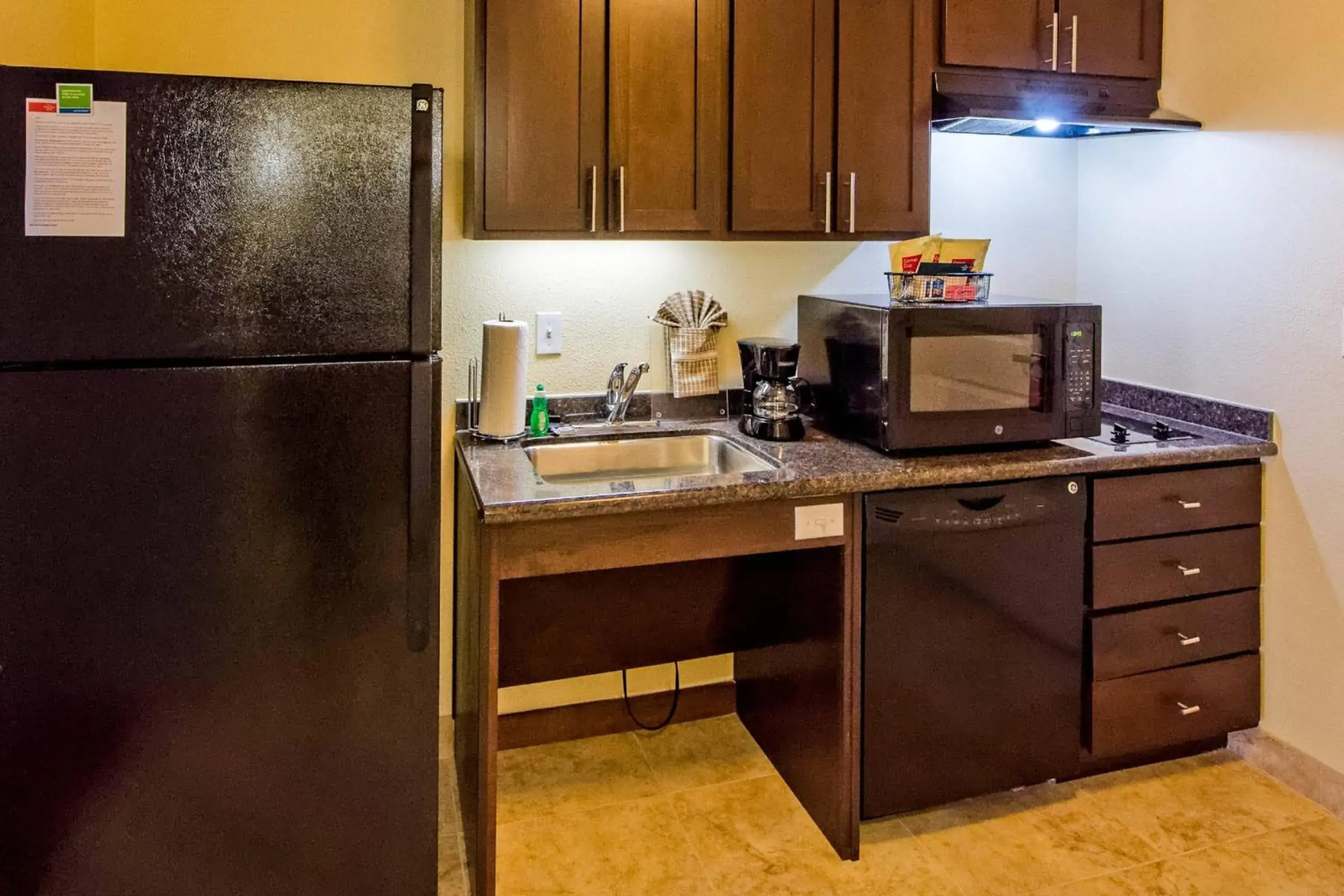 Kitchen or kitchenette, Kitchen/Kitchenette in TownePlace Suites by Marriott El Paso Airport