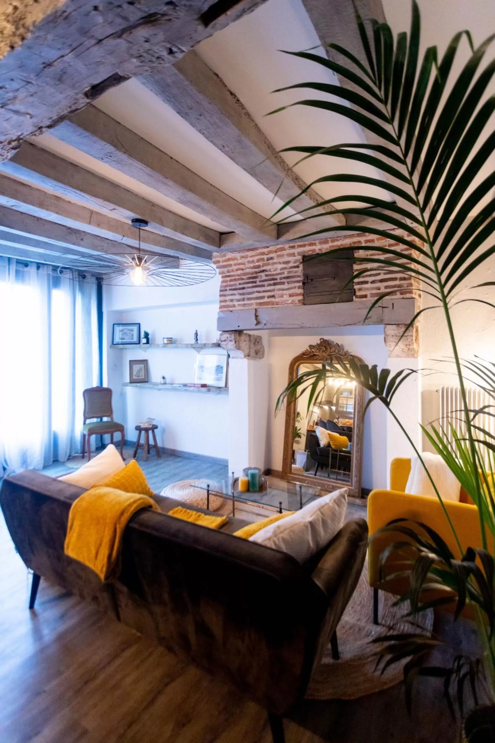 Living room, Bed in La Tour aux Grains chambres autonomes