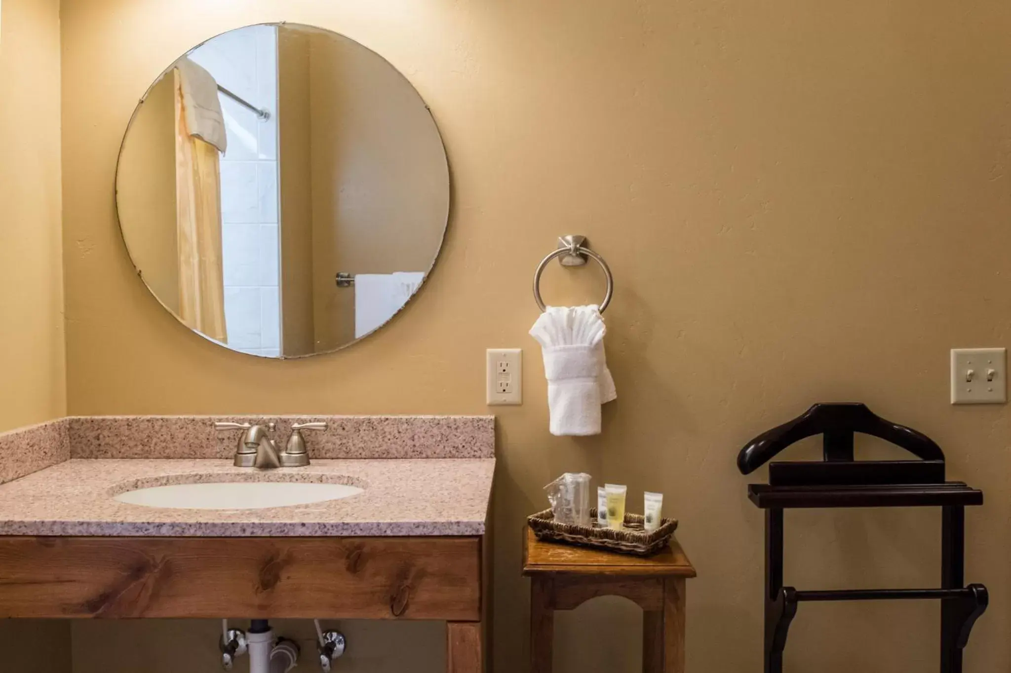 Bathroom in Weatherford Hotel